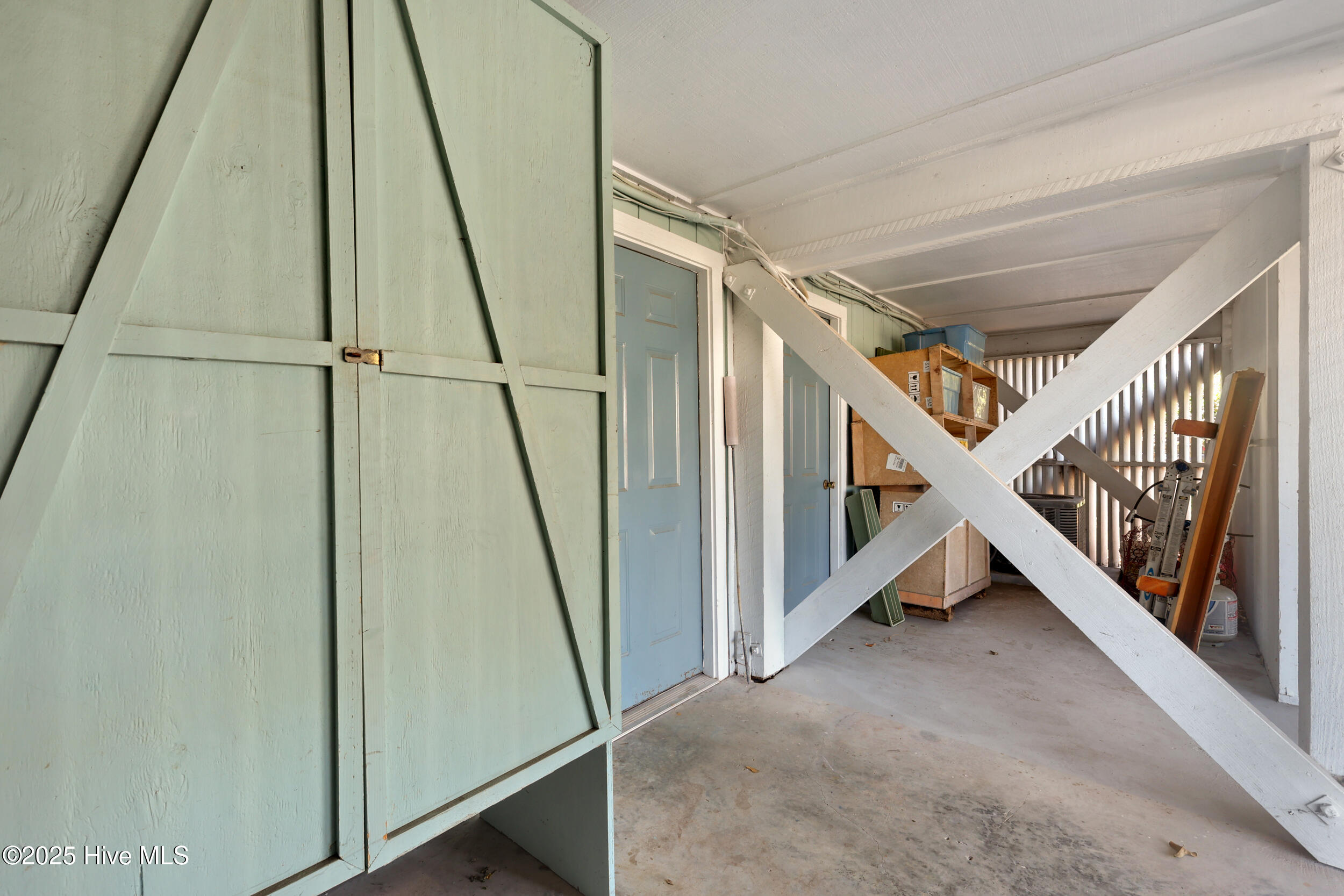 100531692 | Photo 35