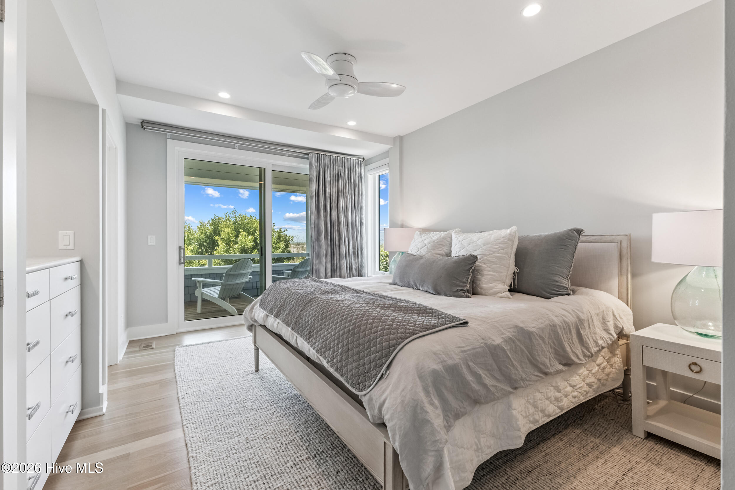 100560711 | Photo 36