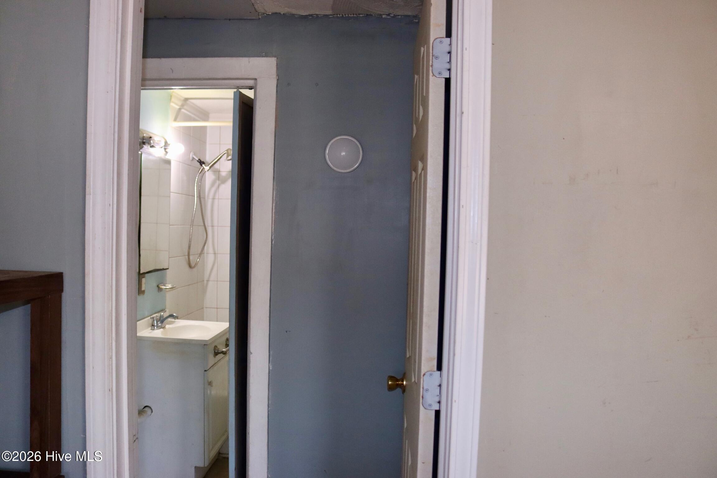 100547933 | Photo 29