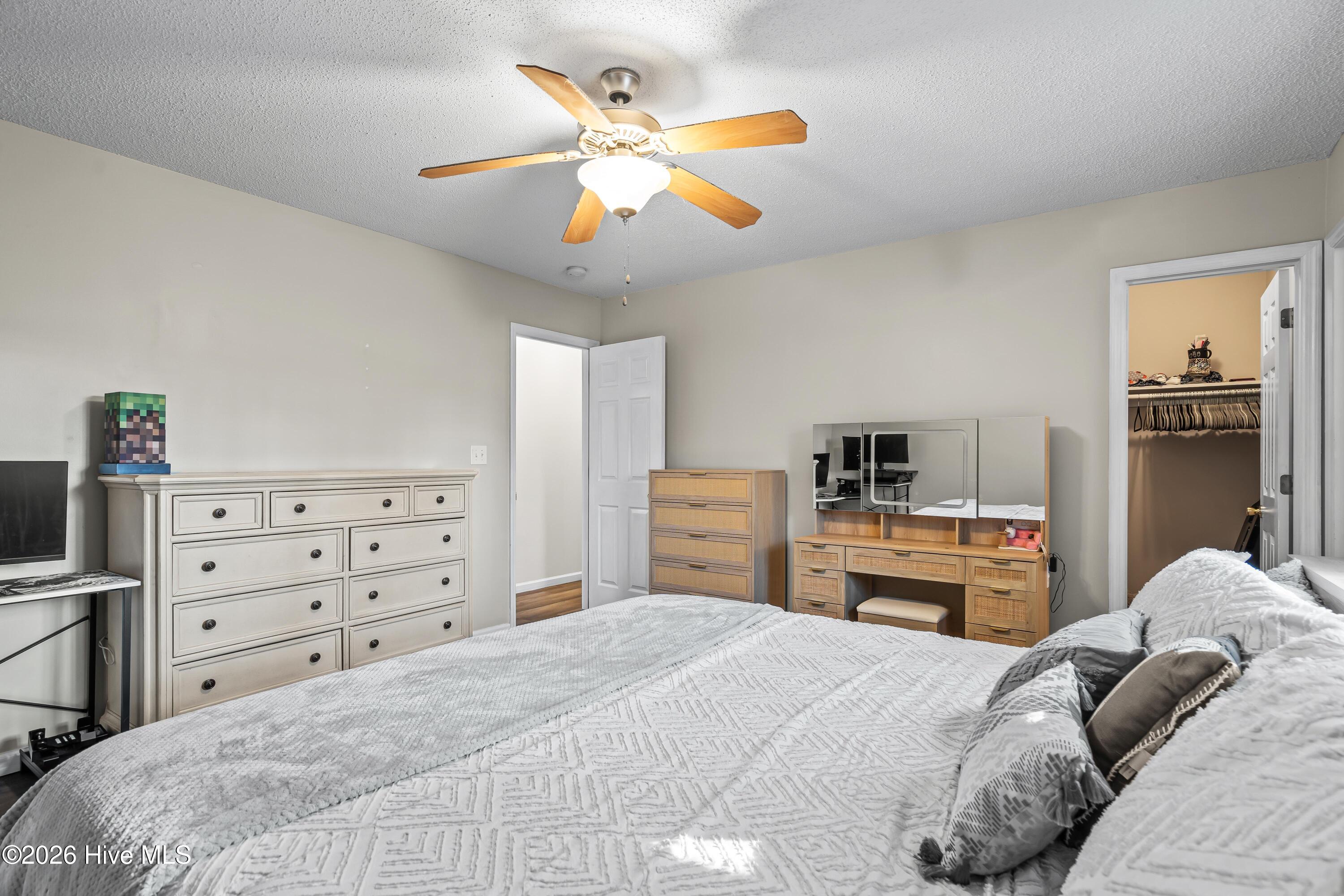 100548732 | Photo 11