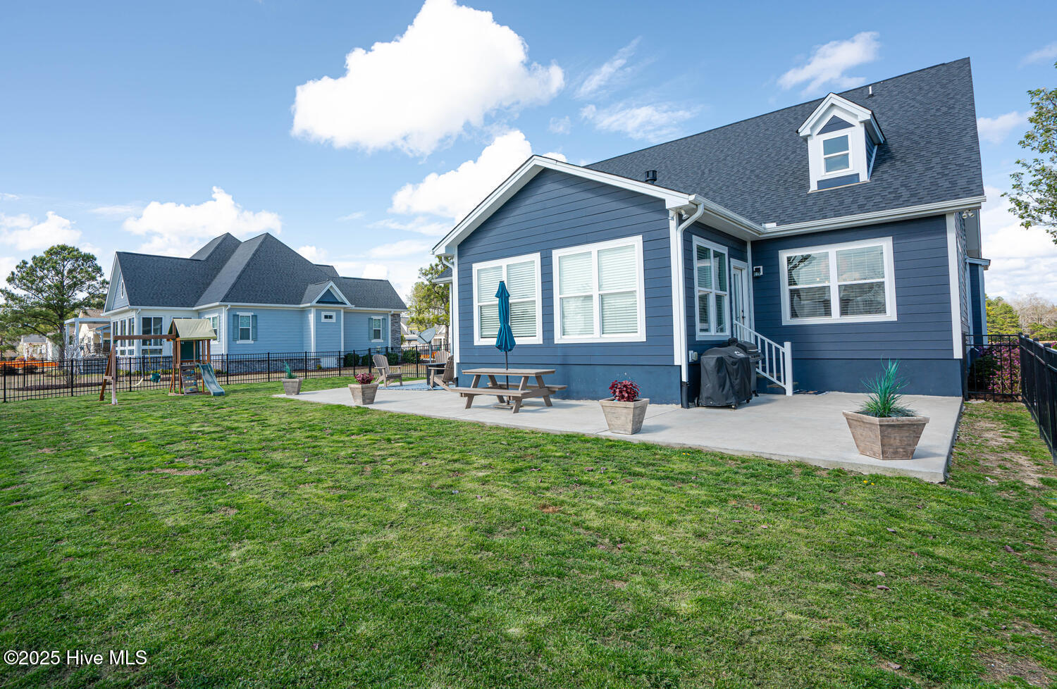 100547229 | Photo 49