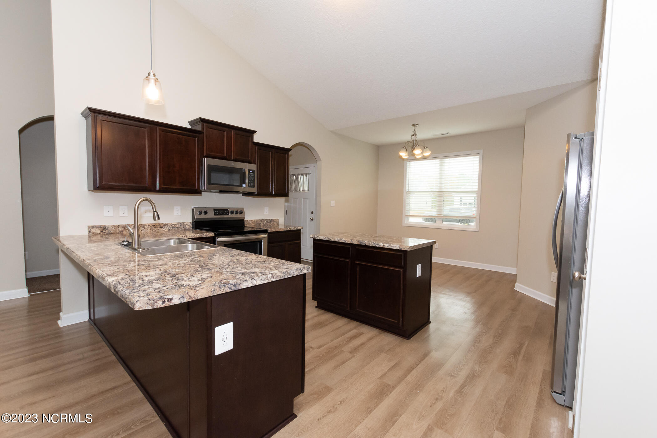 100543785 | Photo 16