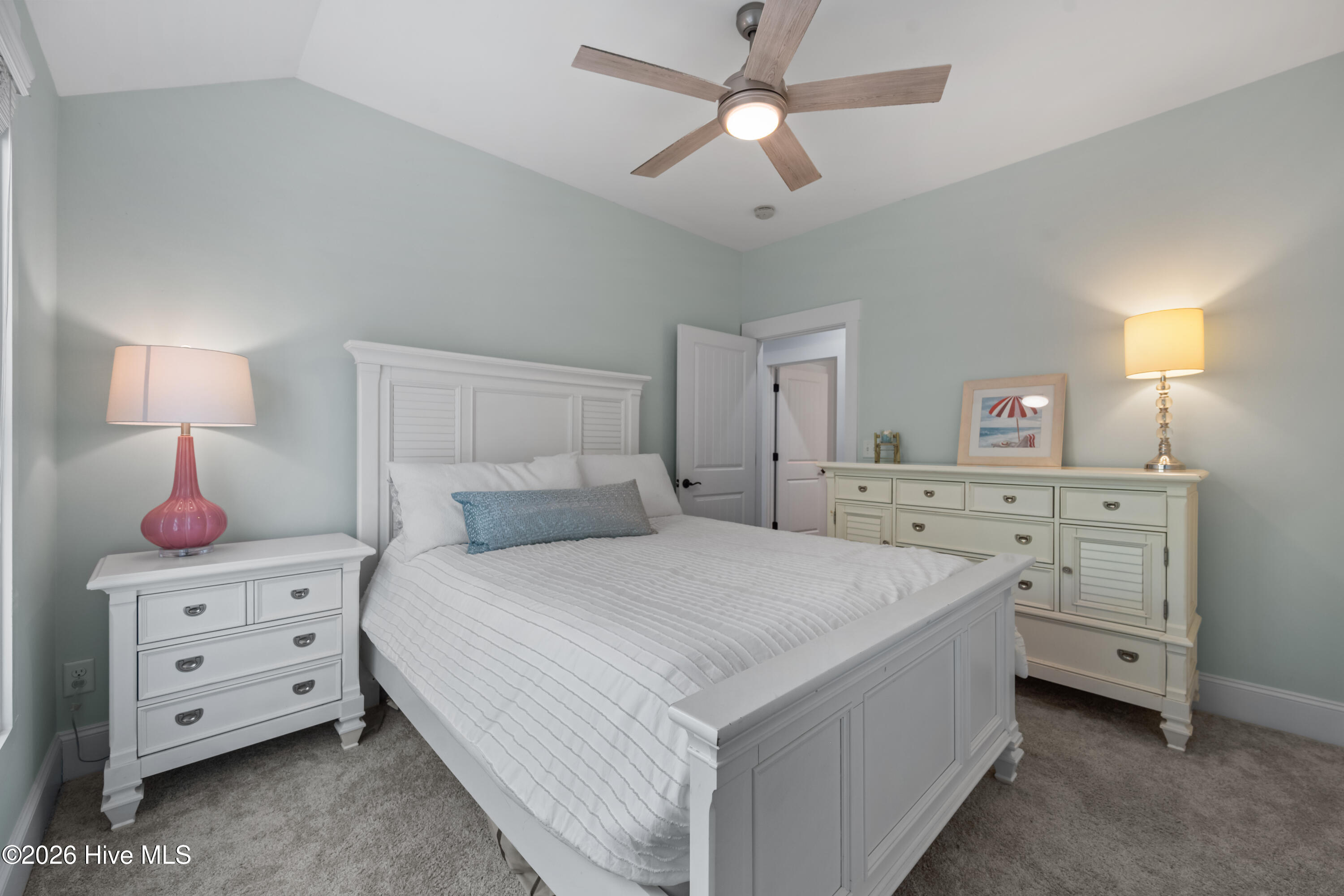 100566521 | Photo 16