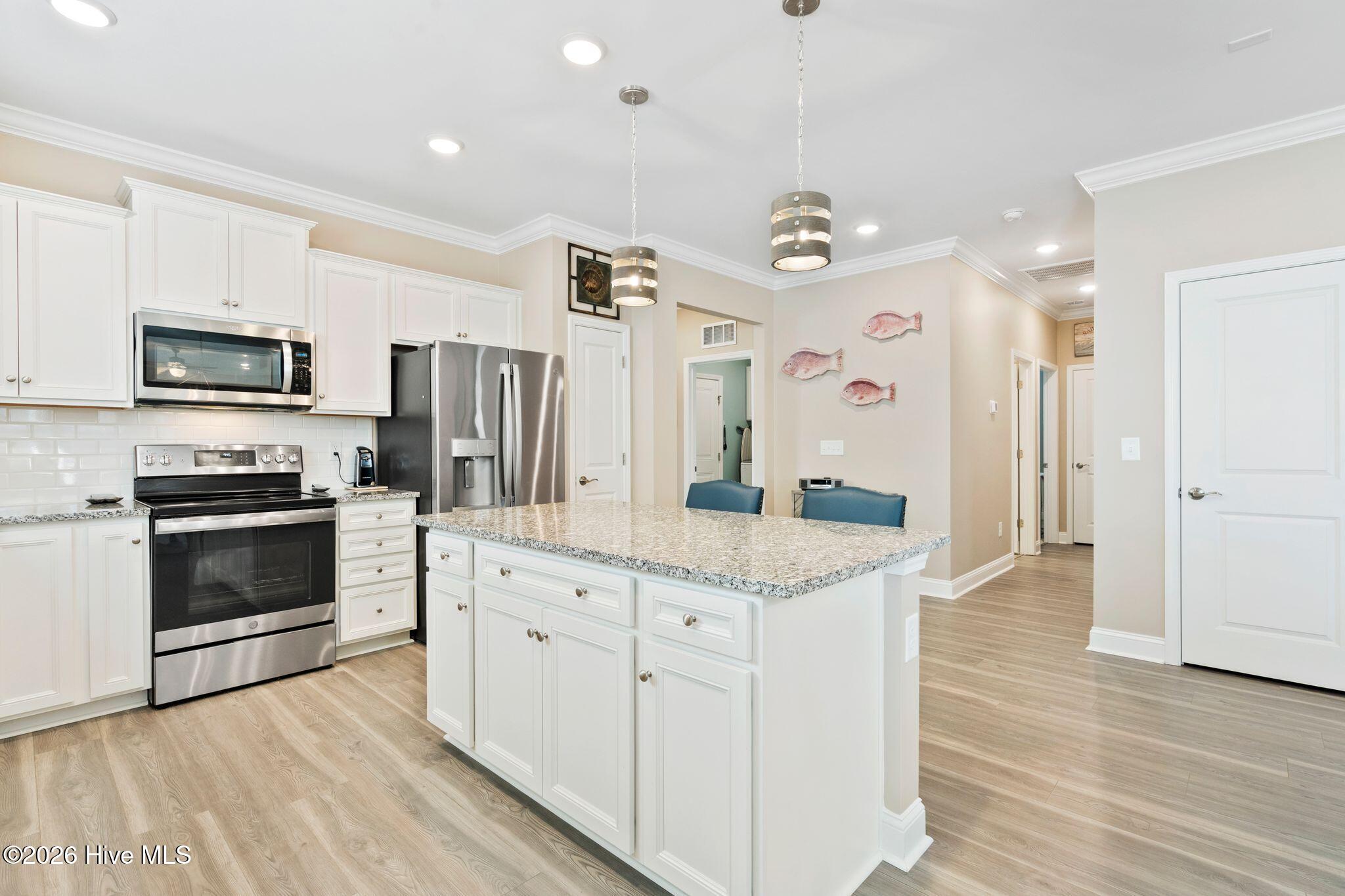 100553867 | Photo 12