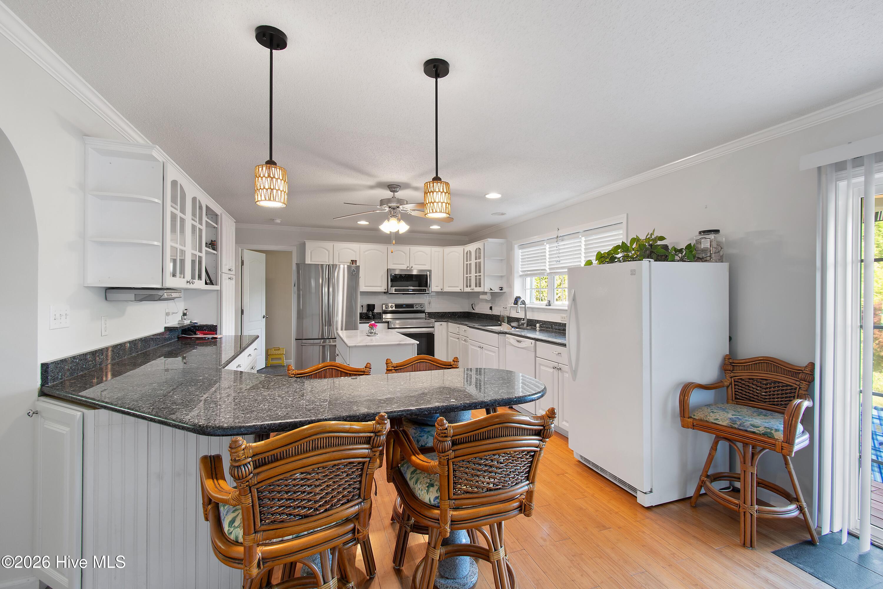 100568231 | Photo 27