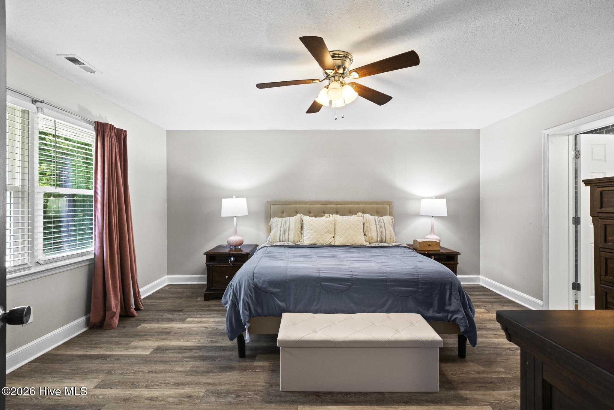 100568439 | Photo 25