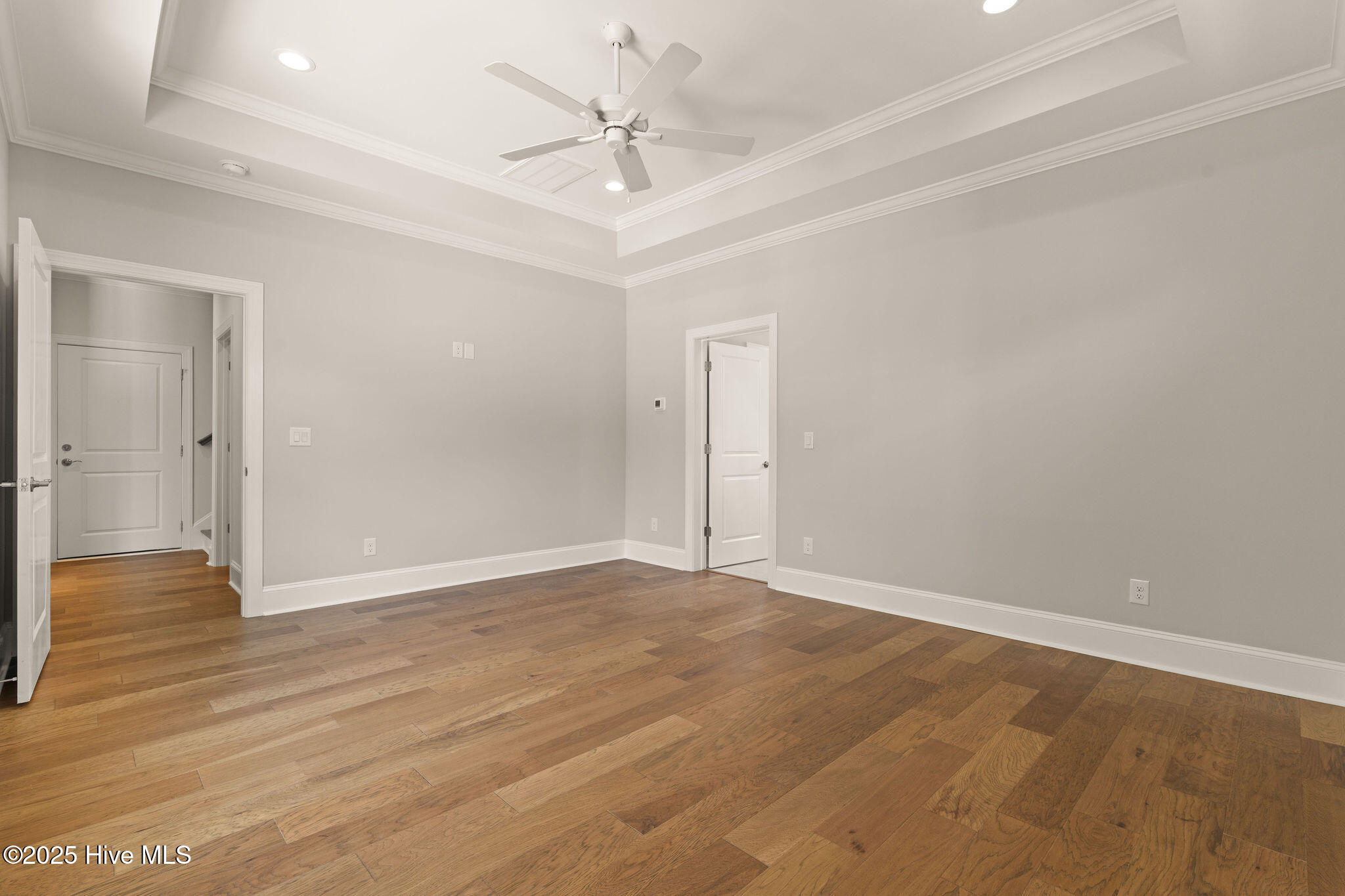 100530000 | Photo 36