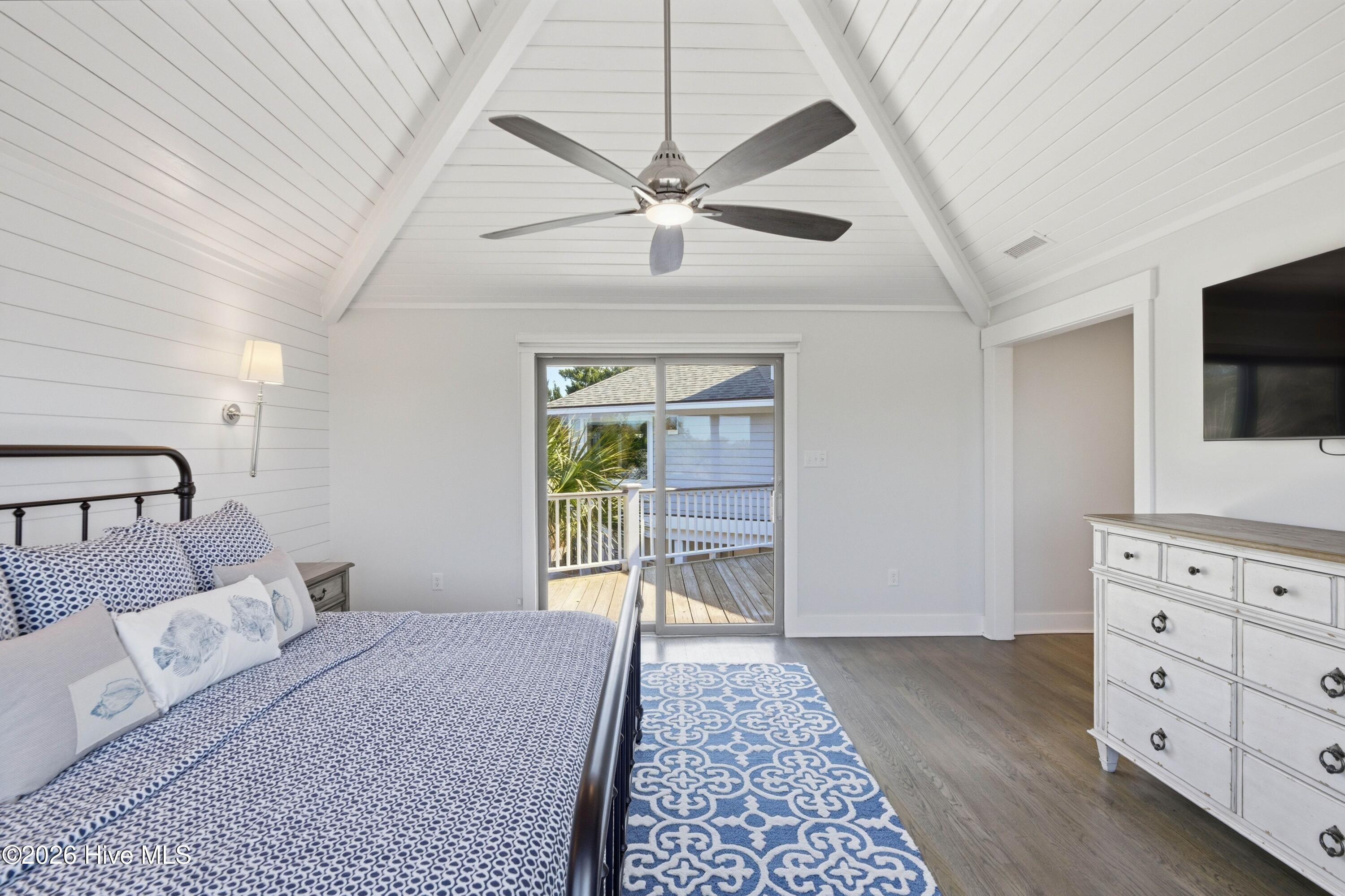 100560271 | Photo 32