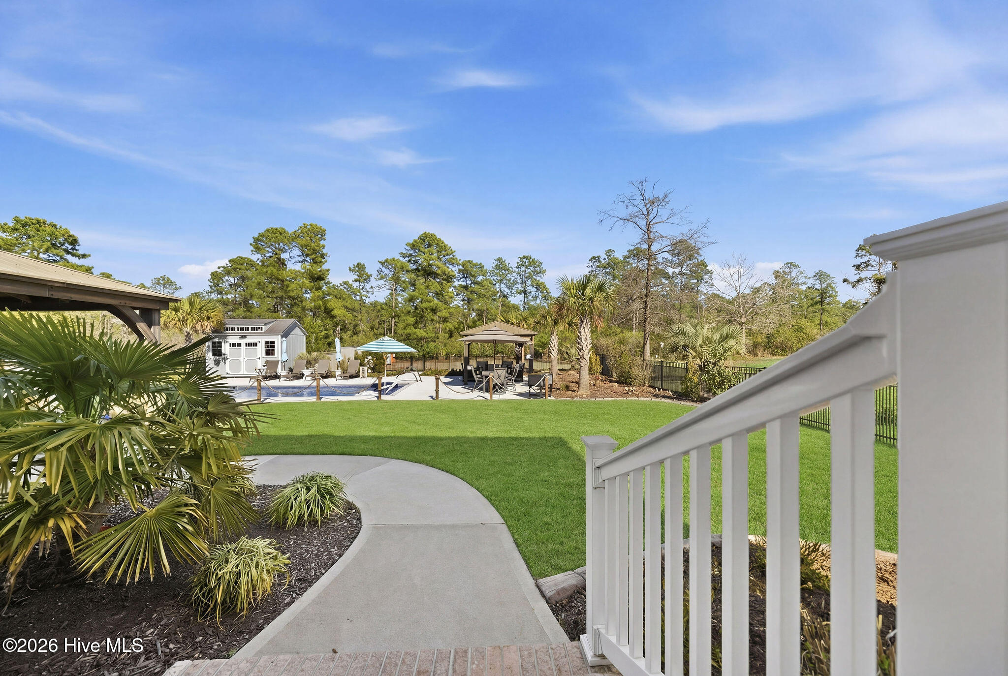 100562967 | Photo 48