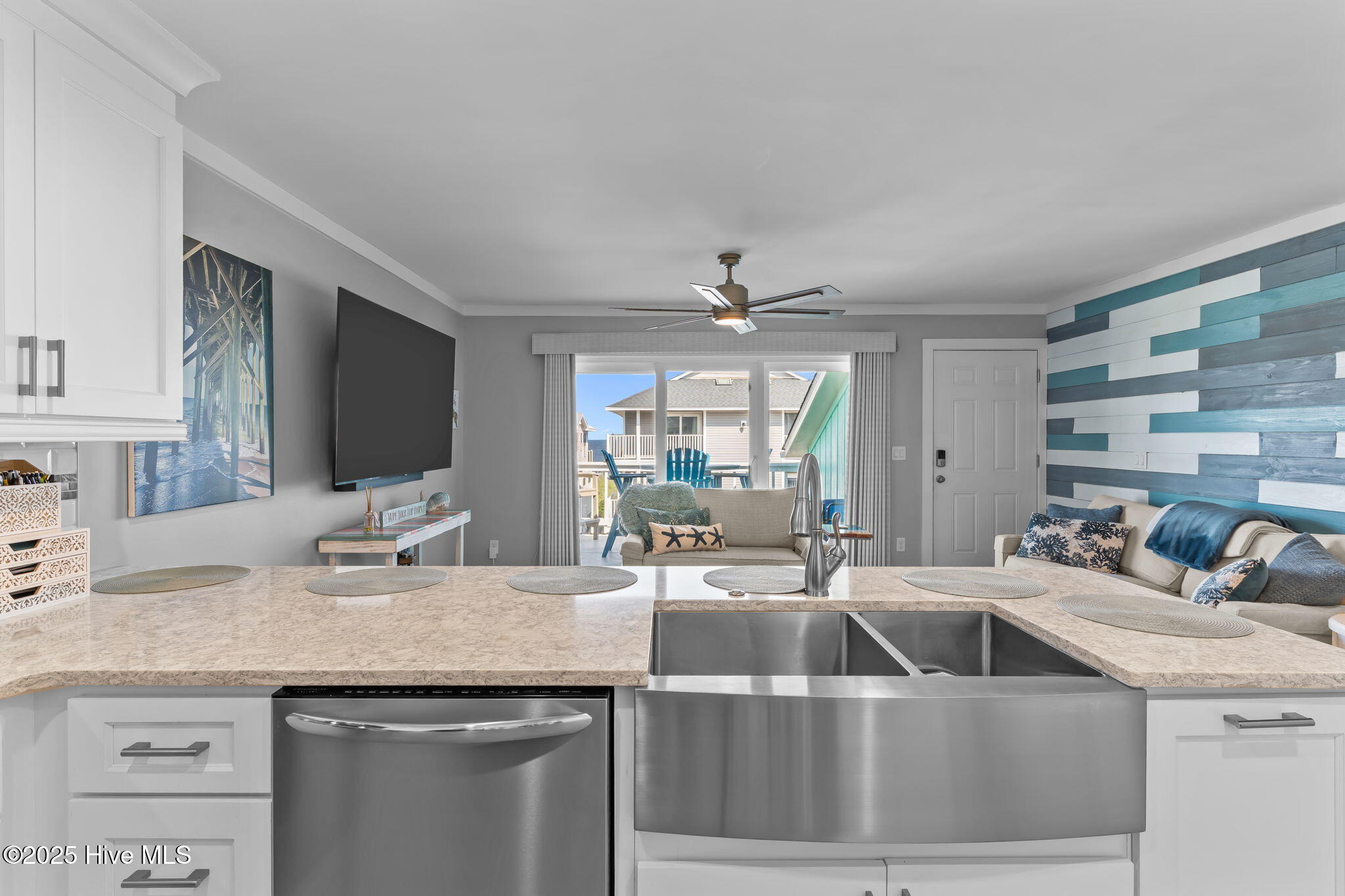 1013 Carolina Beach Avenue N 3h, Carolina Beach, NC 28428 – photo 13: 20-web-or-mls-BTS04774