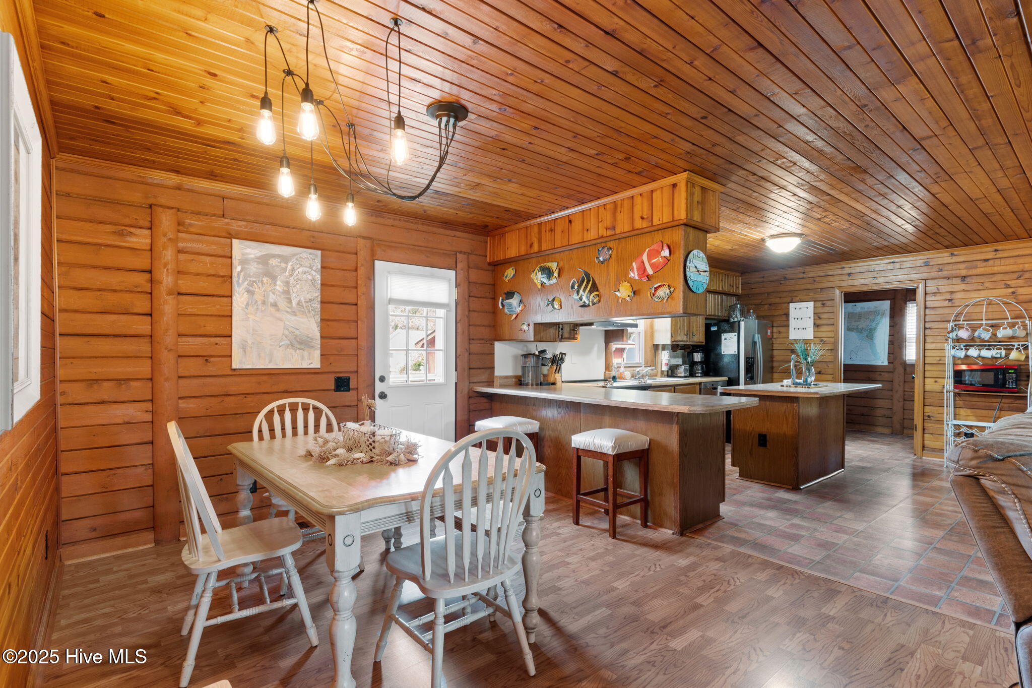 100511557 | Photo 12