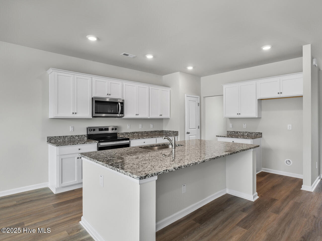 68 Legare Street Lot 176, Wilmington, NC 28411 – photo 12: Whalebone824kitDRHL33A6857CR2-011-045-12