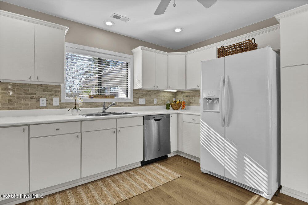 100541814 | Photo 11