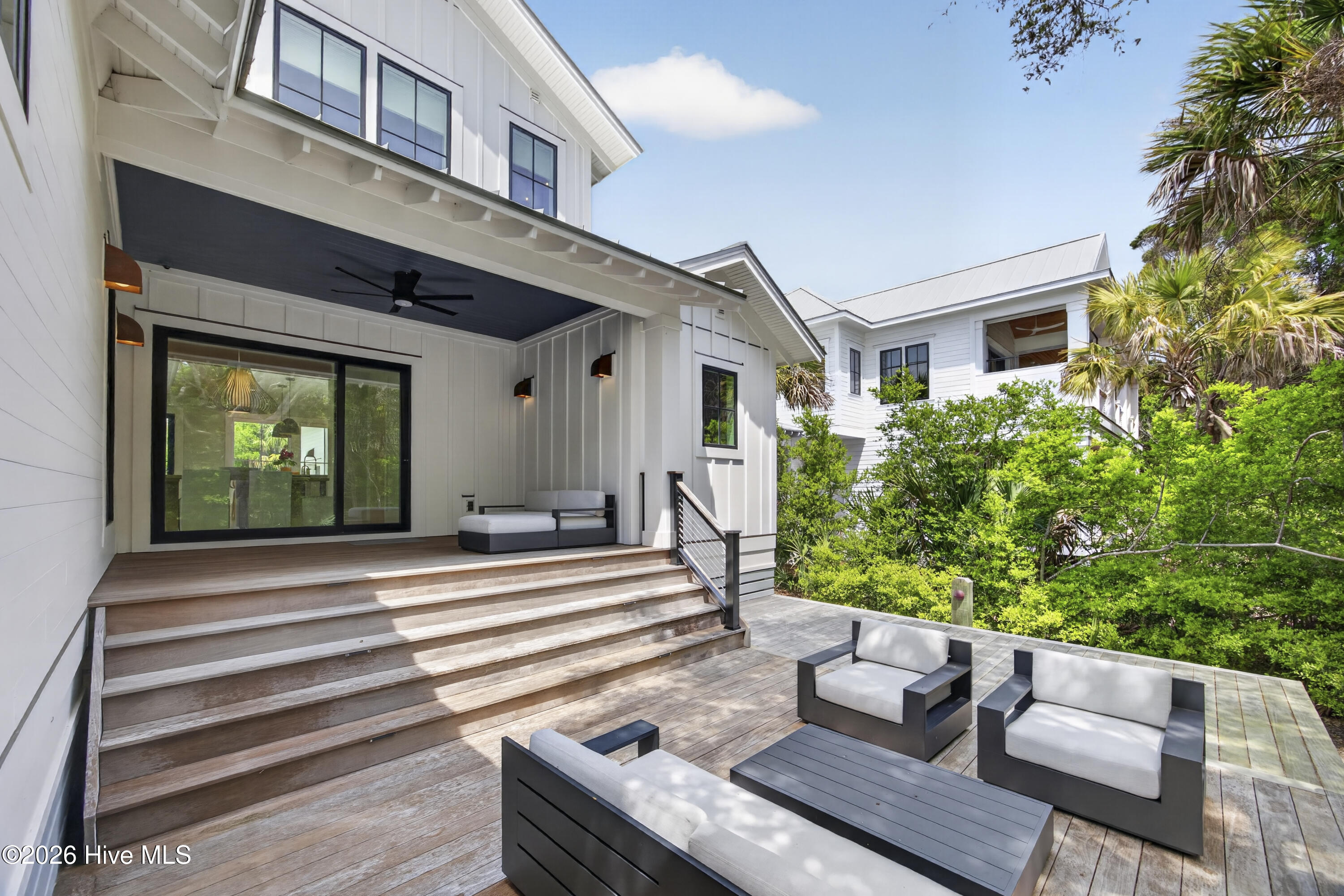 100566186 | Photo 67