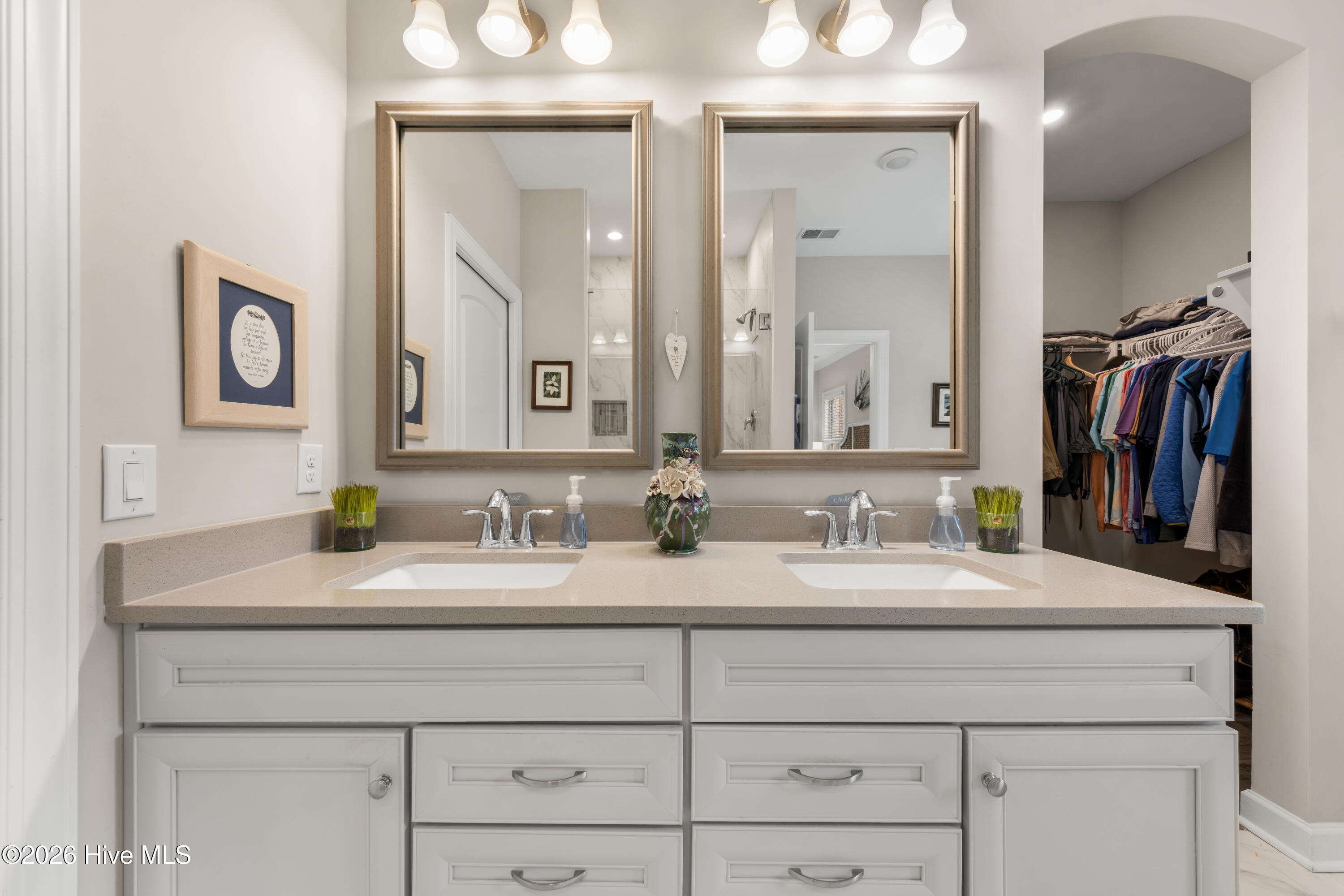 100555915 | Photo 31