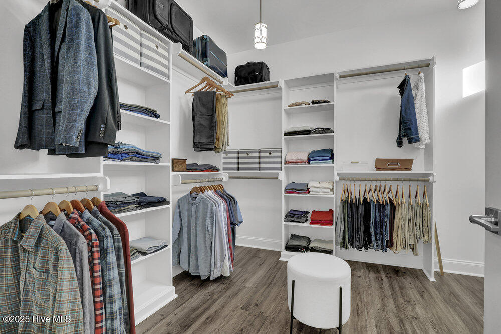 100547511 | Photo 36