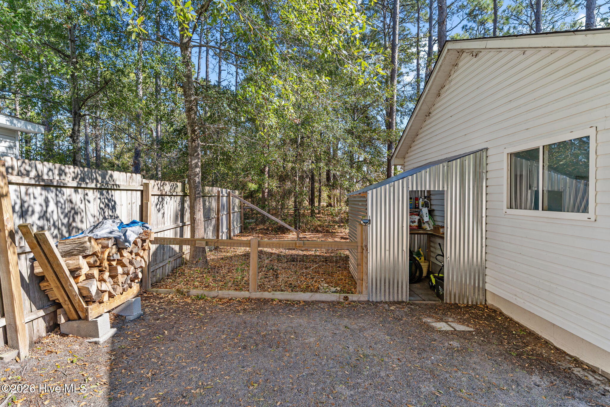 100557804 | Photo 44