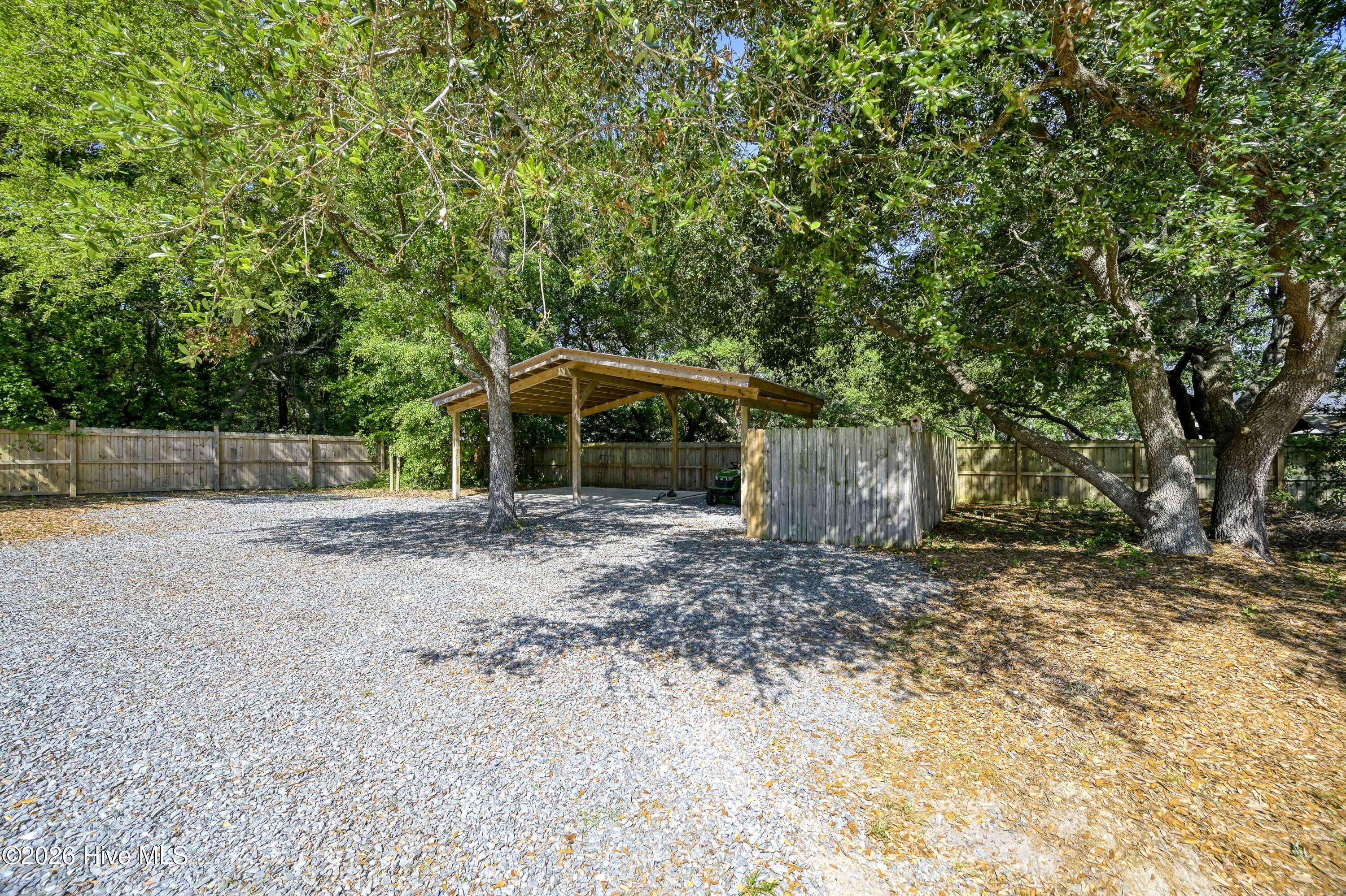 100569284 | Photo 45