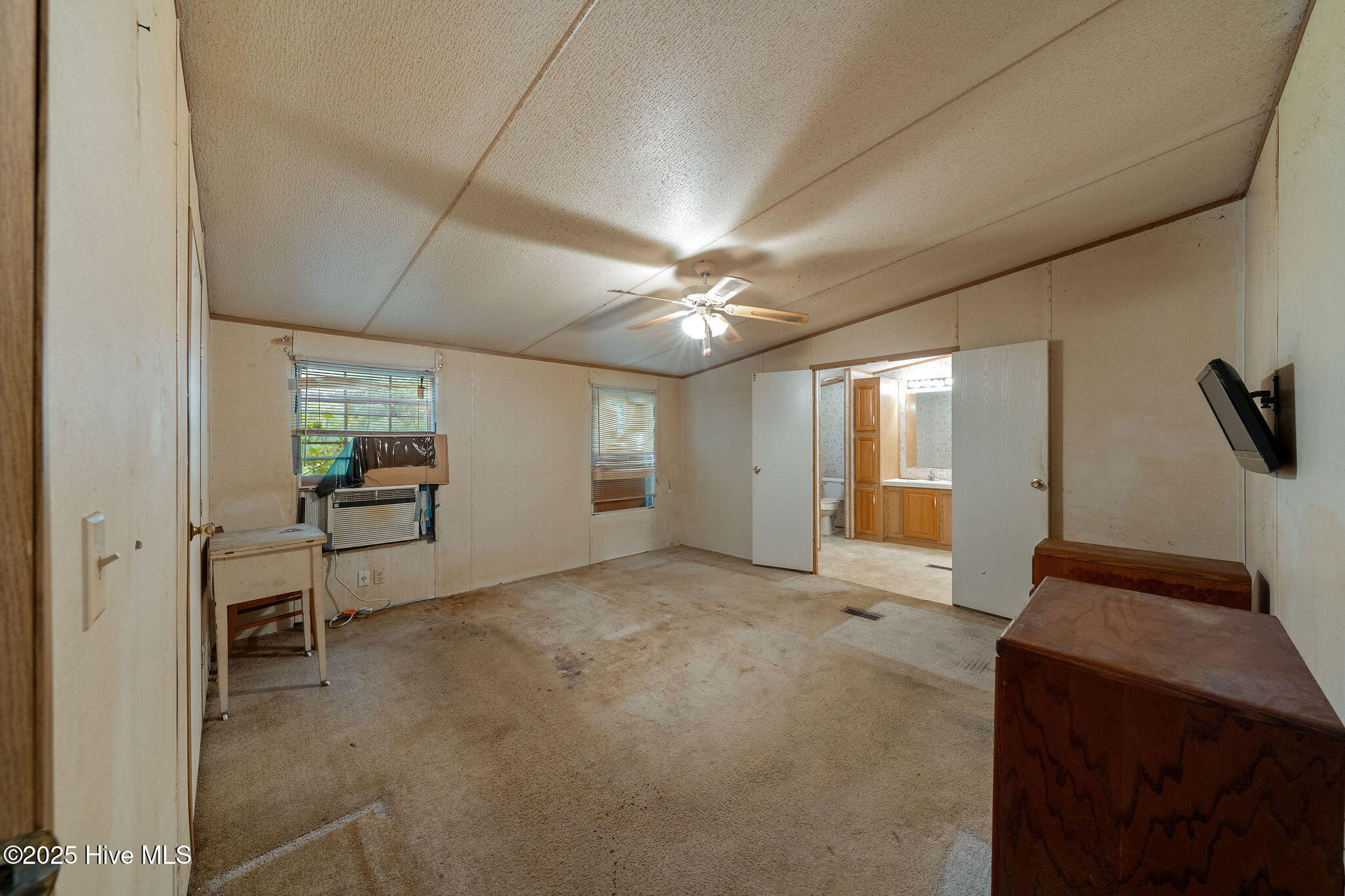 100513663 | Photo 23