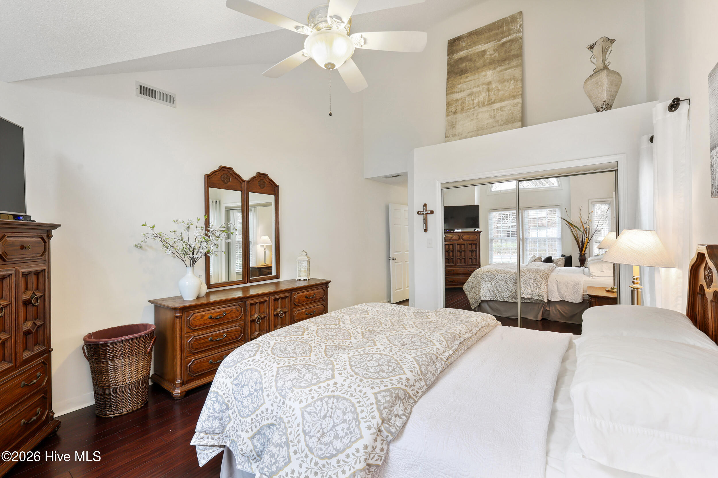 100557984 | Photo 19