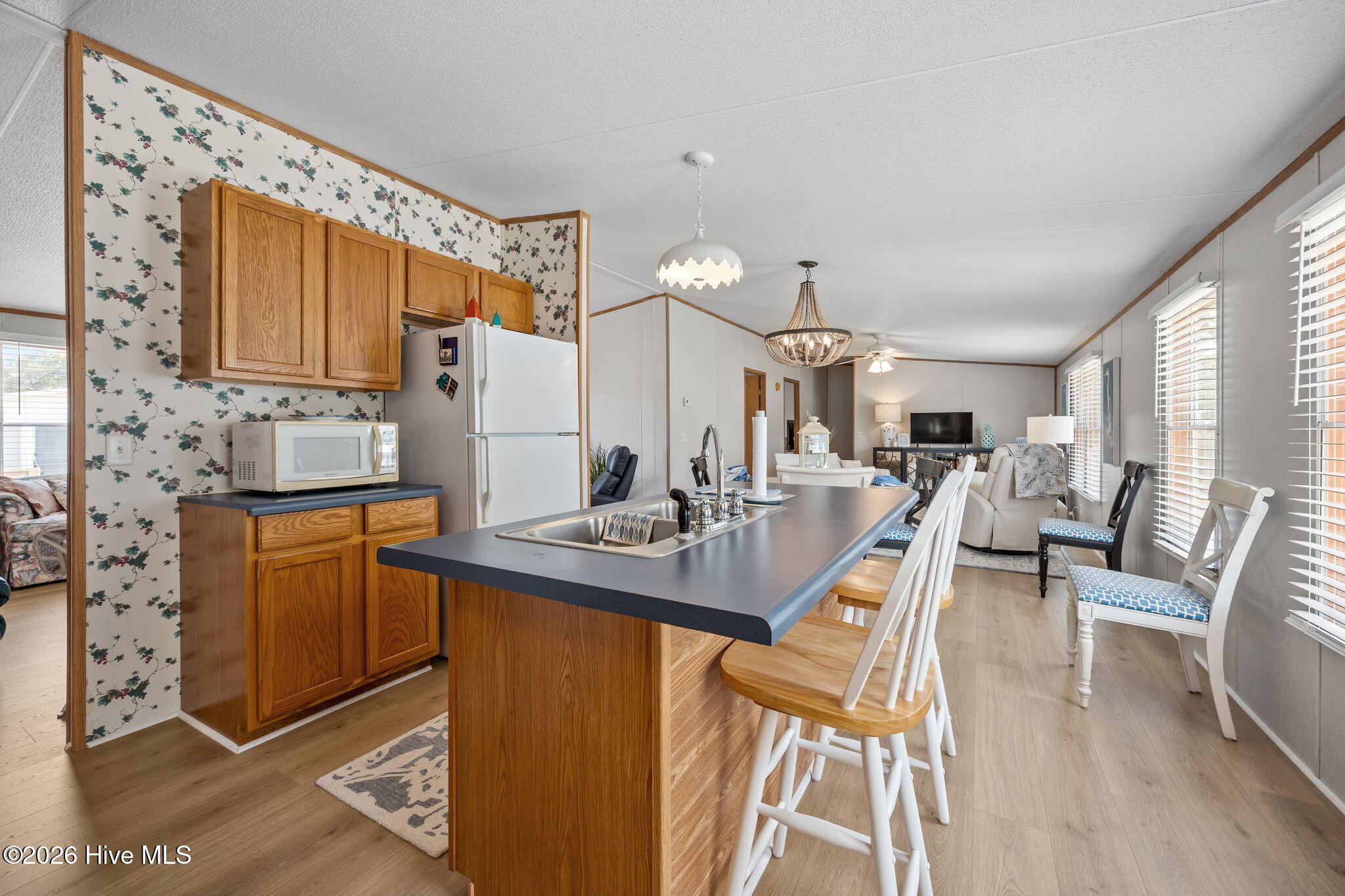 100566757 | Photo 18