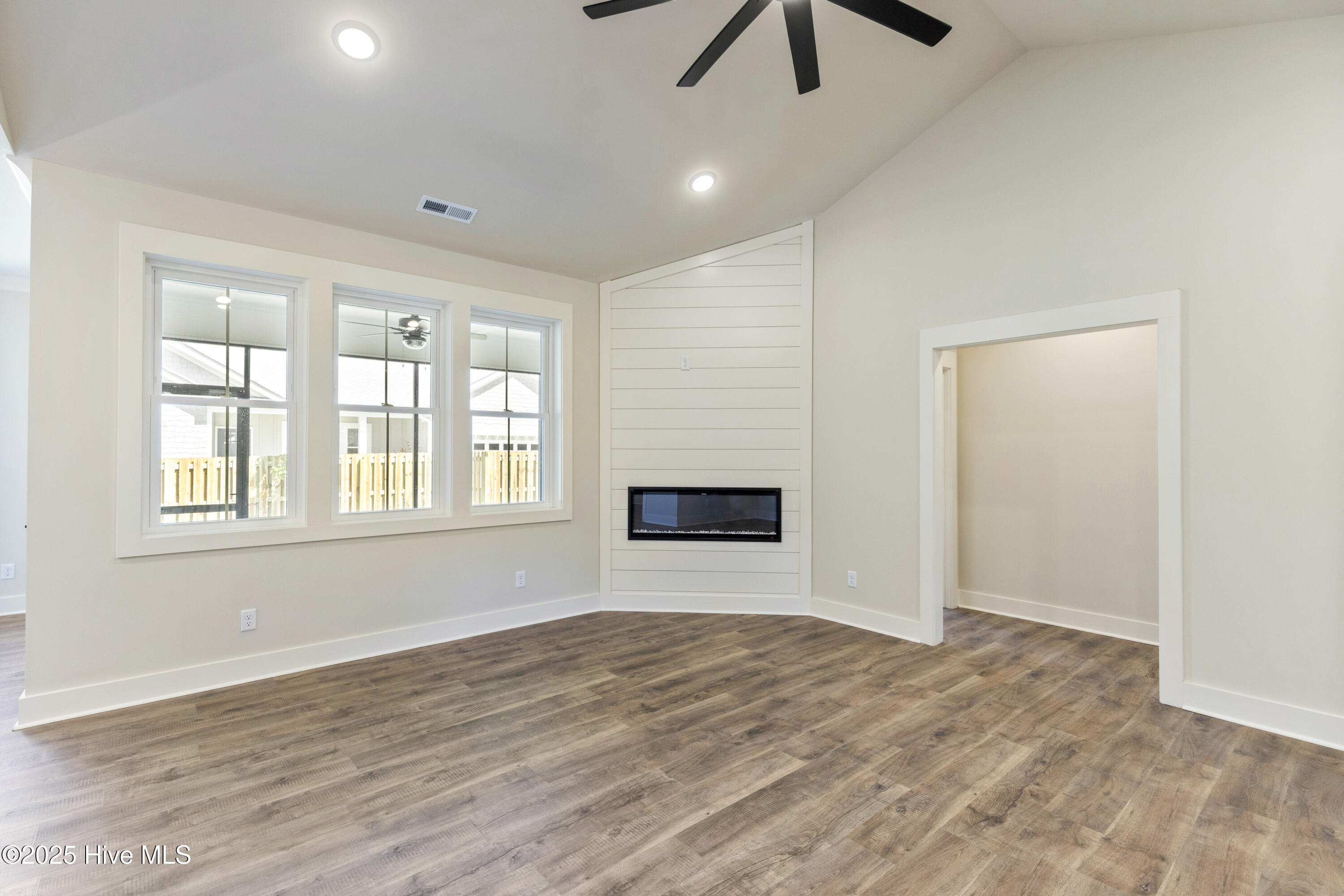 100539759 | Photo 14