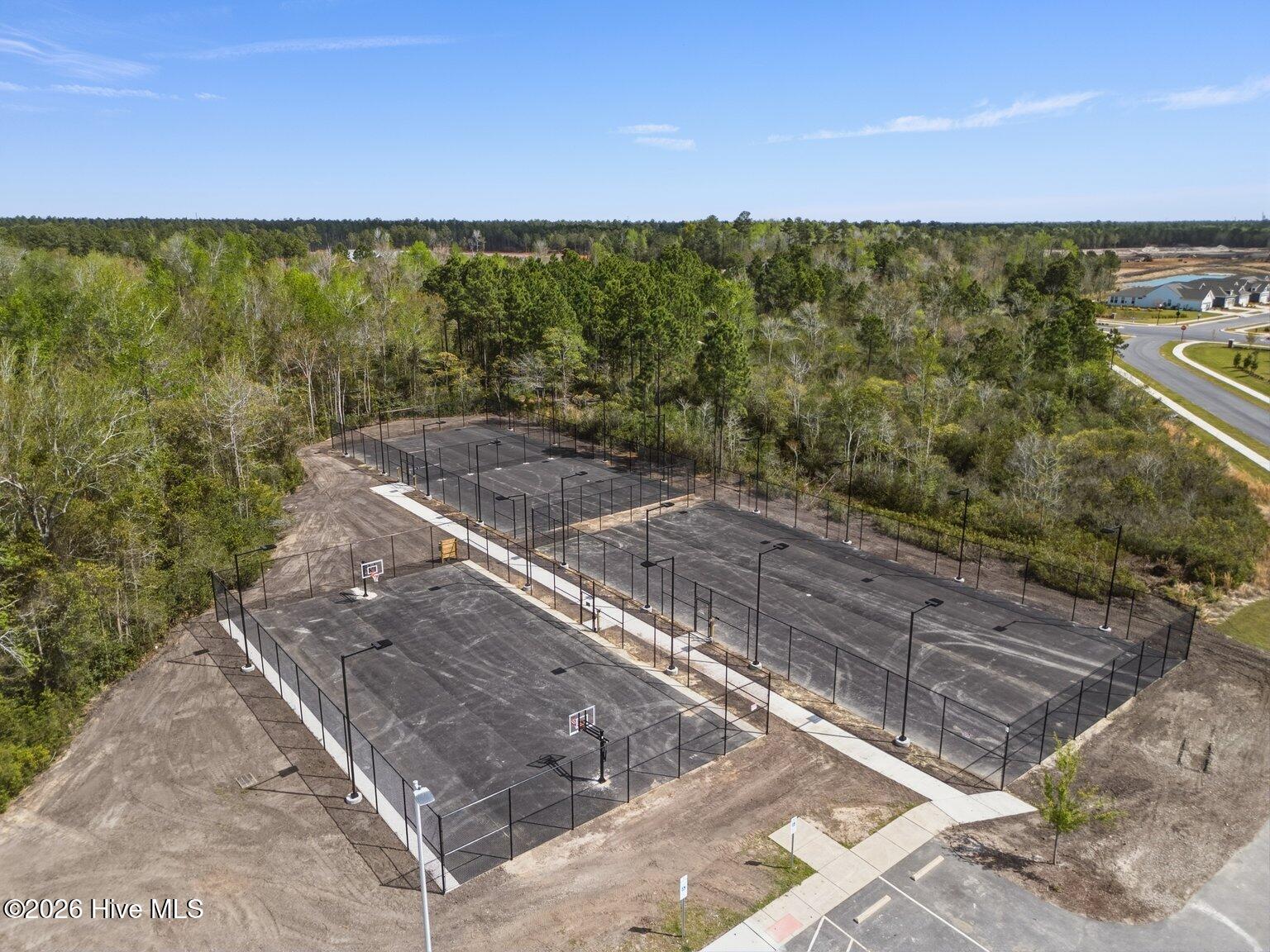 100565820 | Photo 43