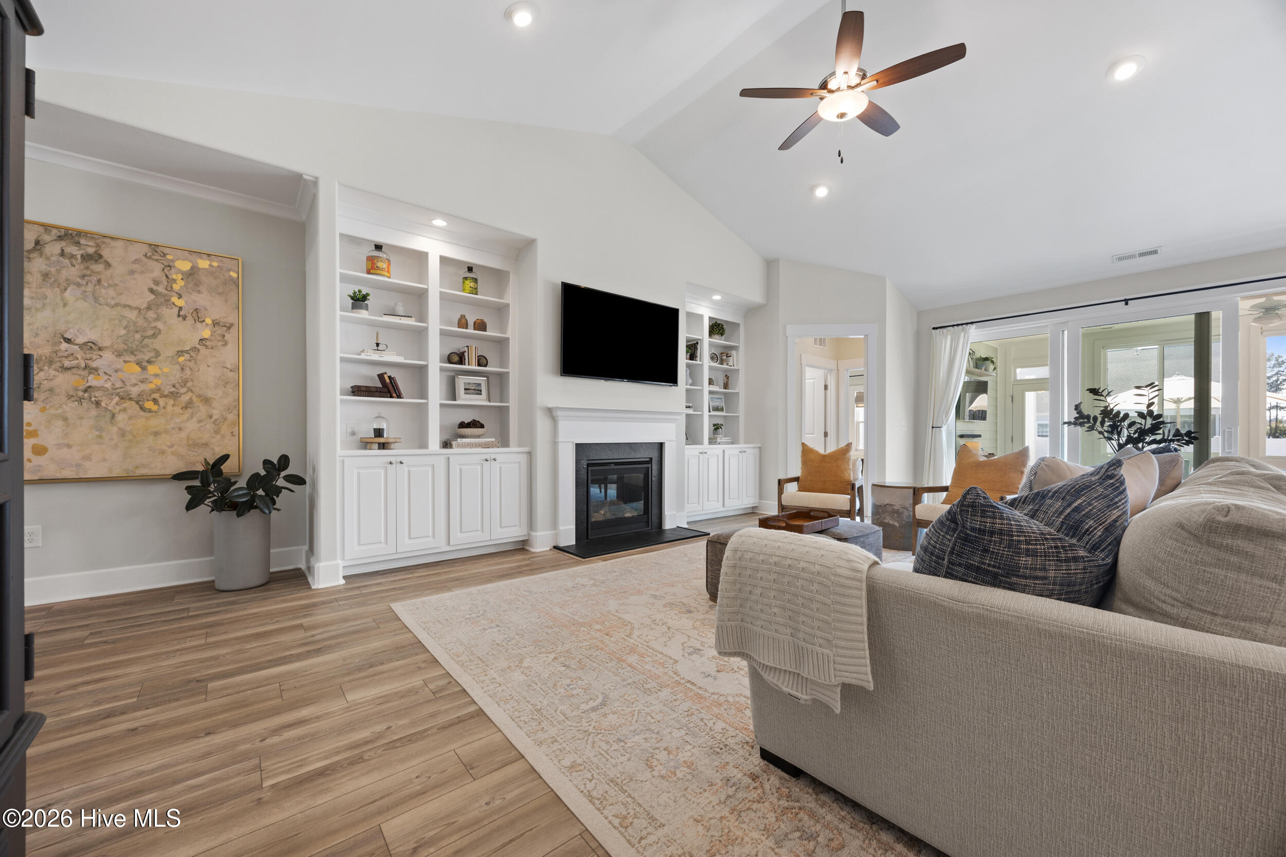 100559680 | Photo 16