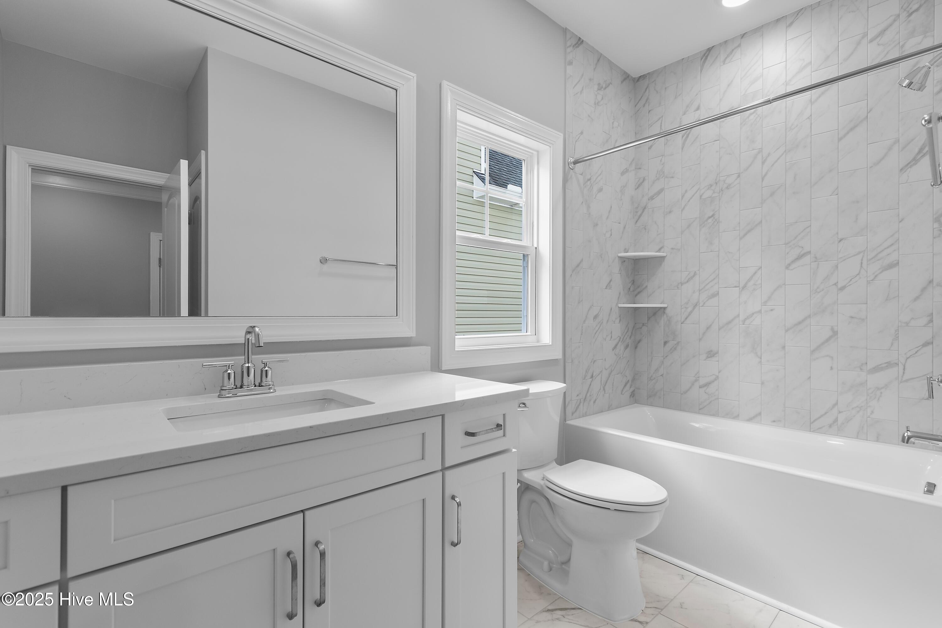 100511679 | Photo 16