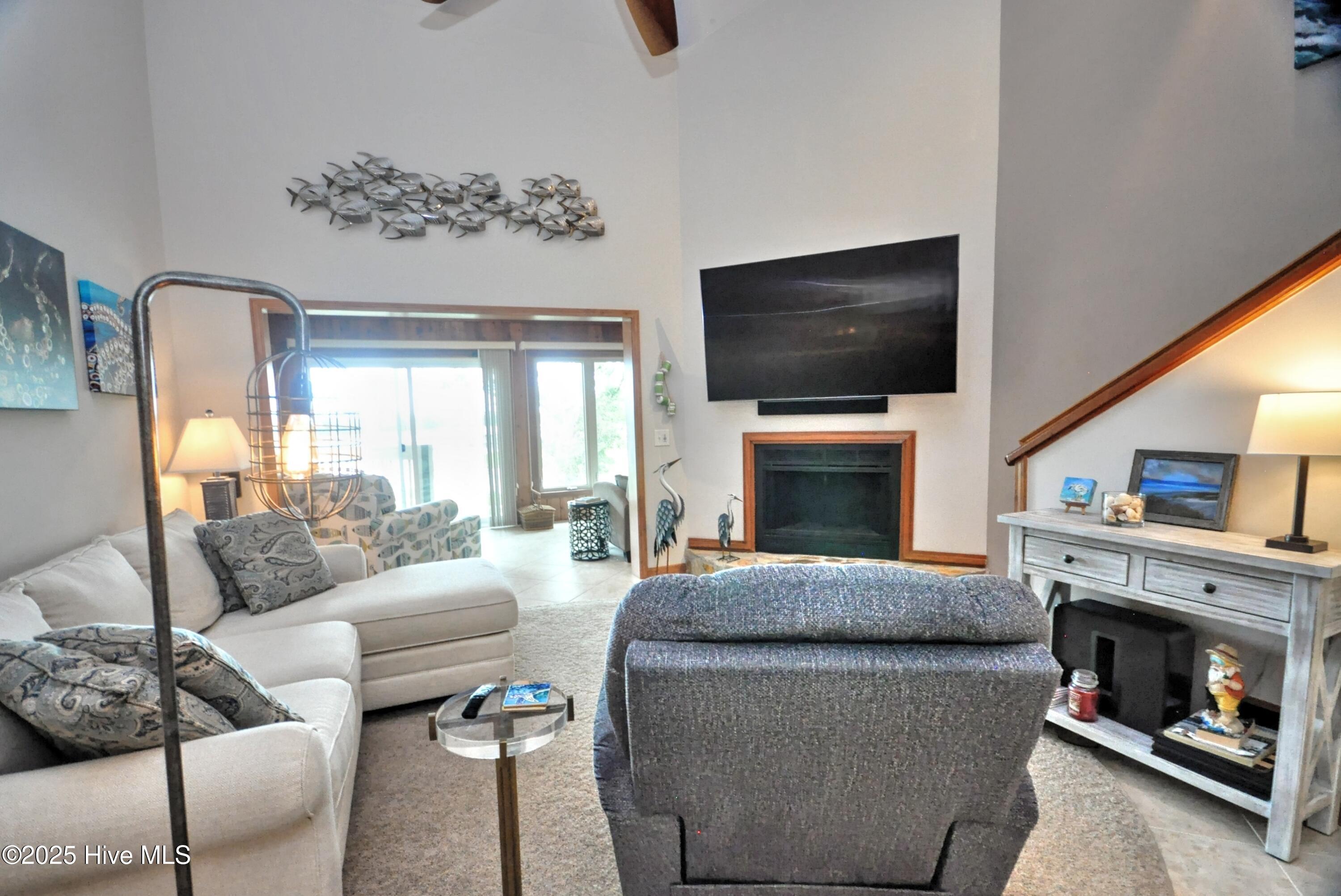 100526298 | Photo 14