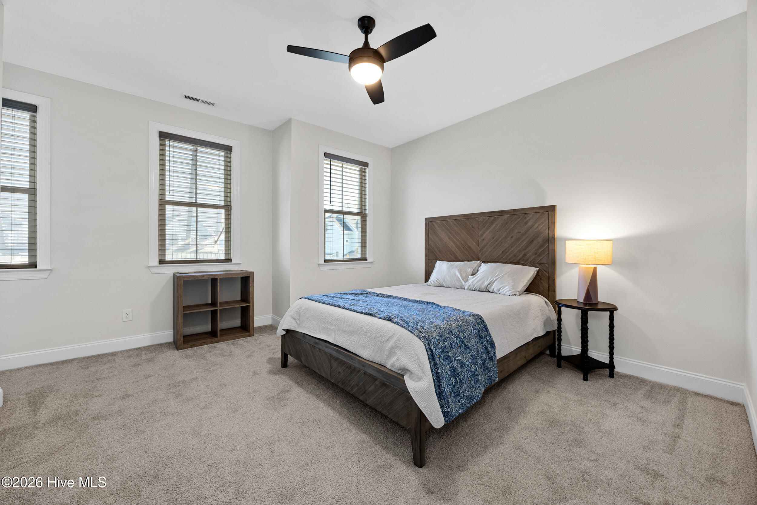 100560002 | Photo 25