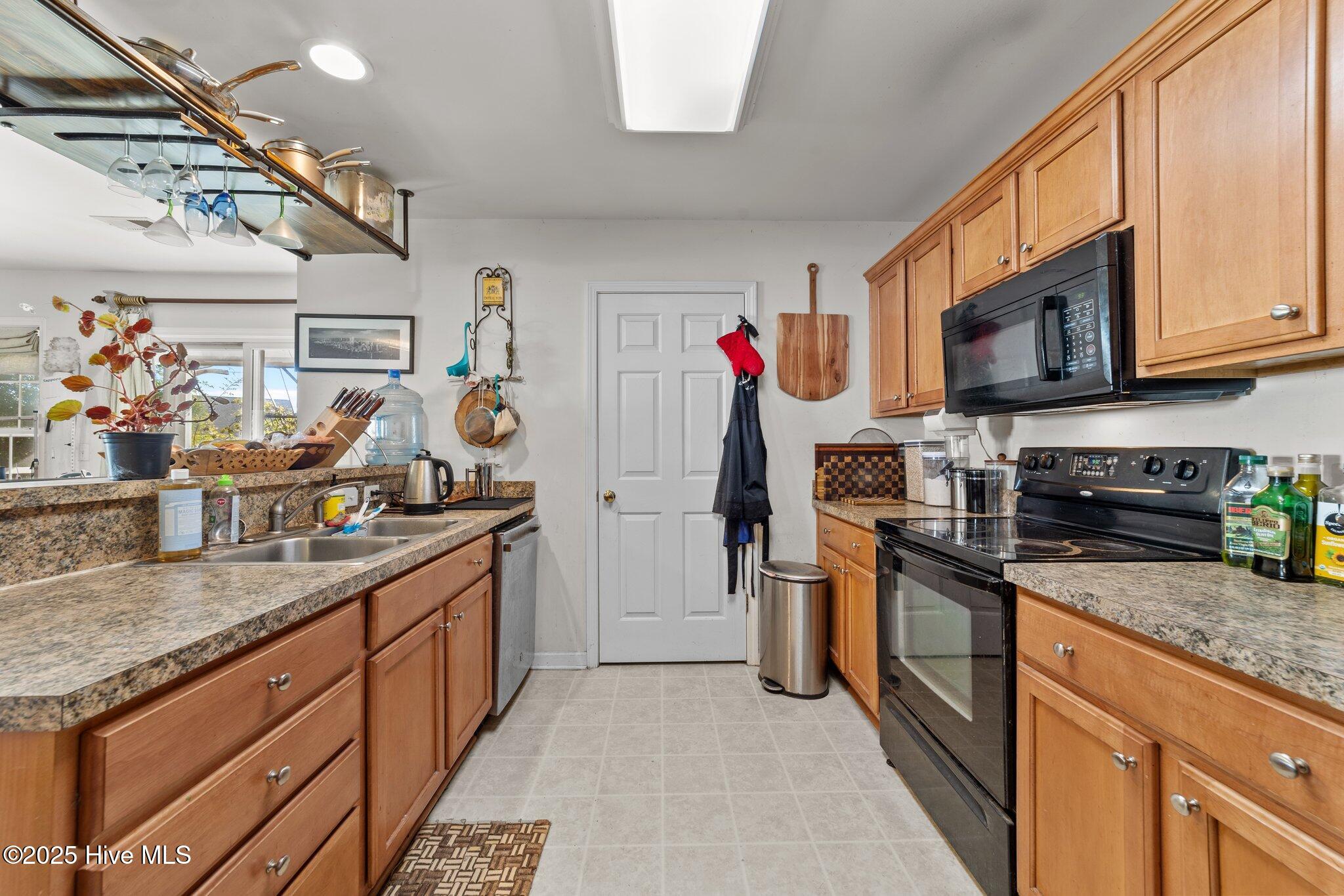 100502456 | Photo 17