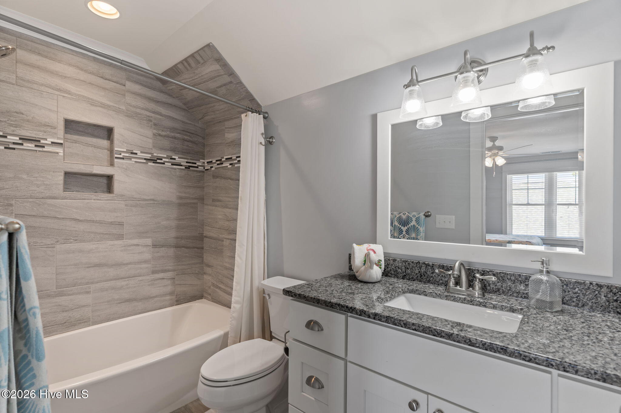 100562784 | Photo 39