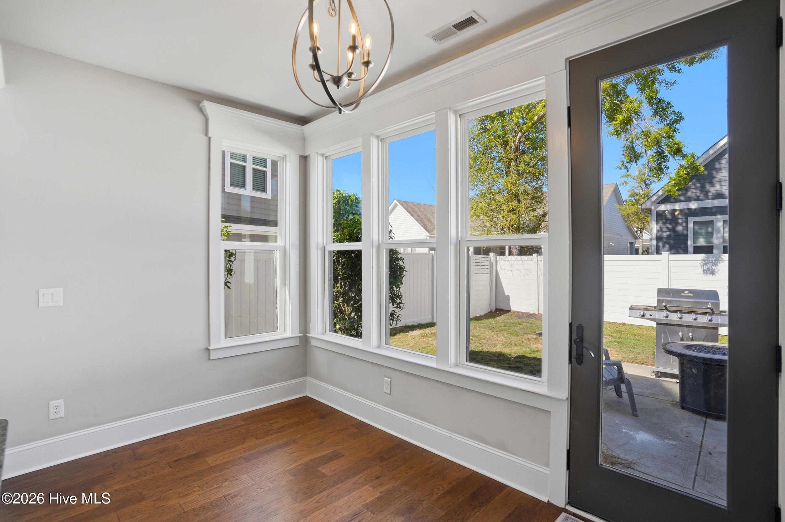 100564894 | Photo 13