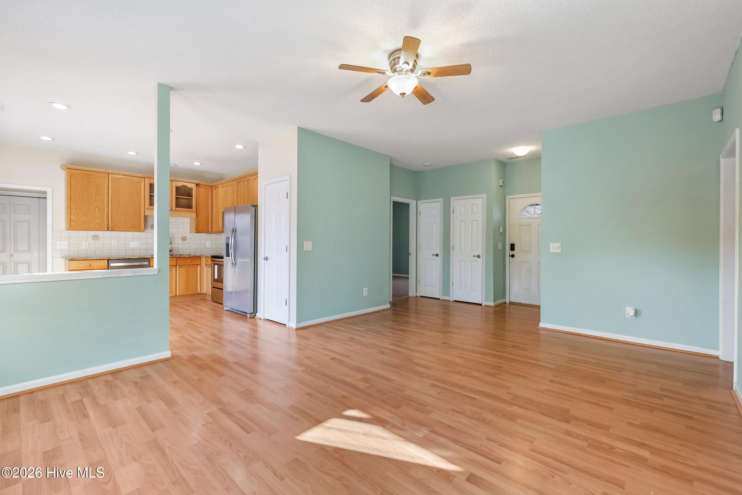 100547129 | Photo 16