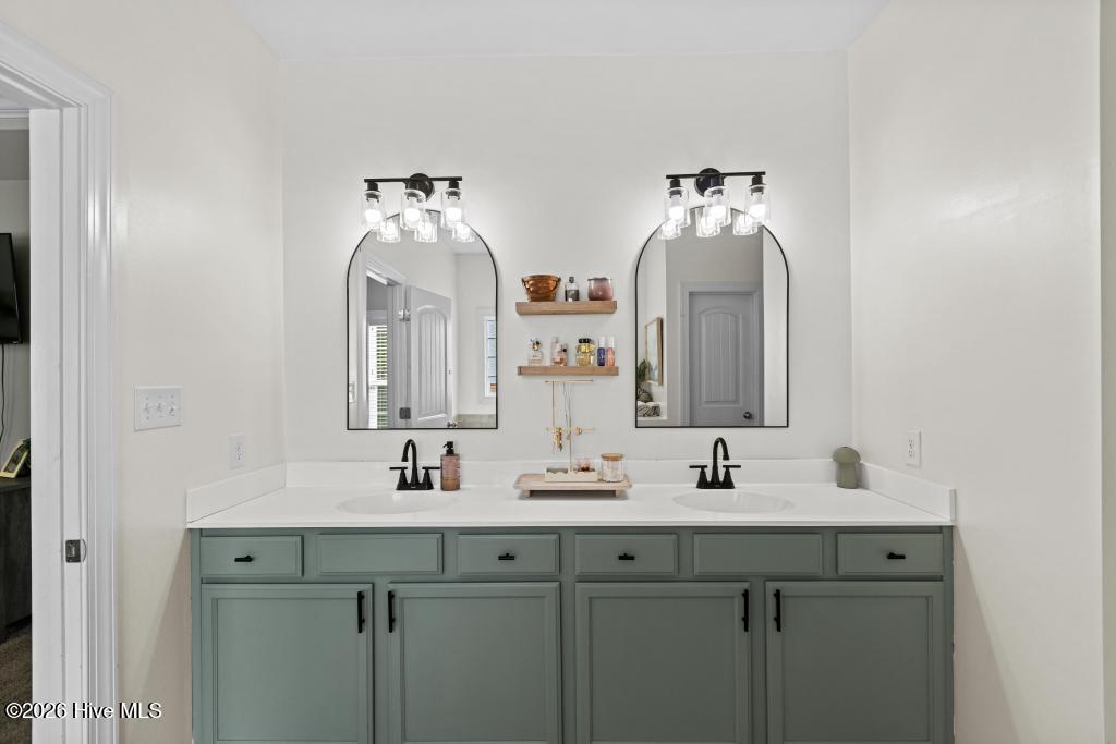 100562207 | Photo 26