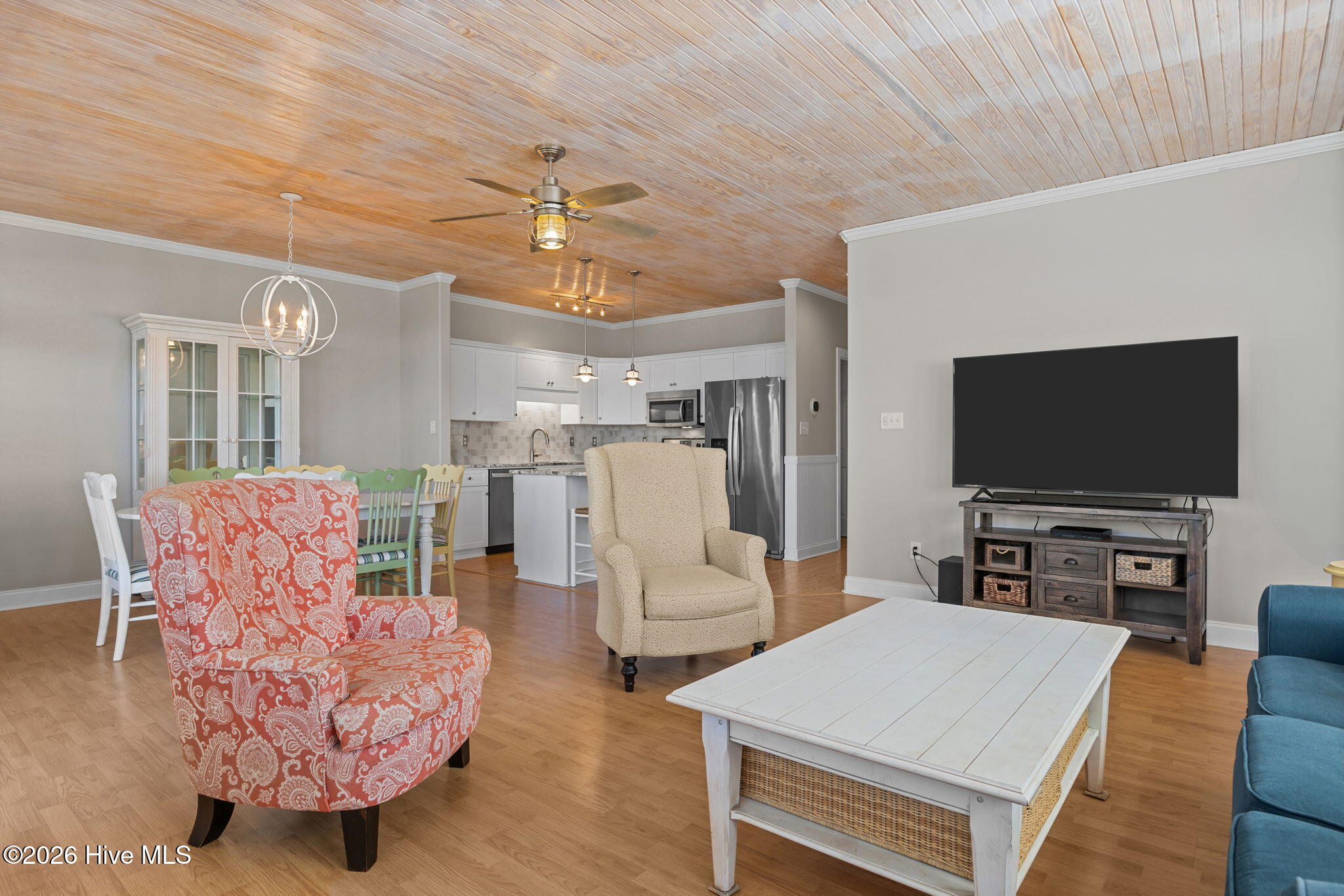 100565835 | Photo 18