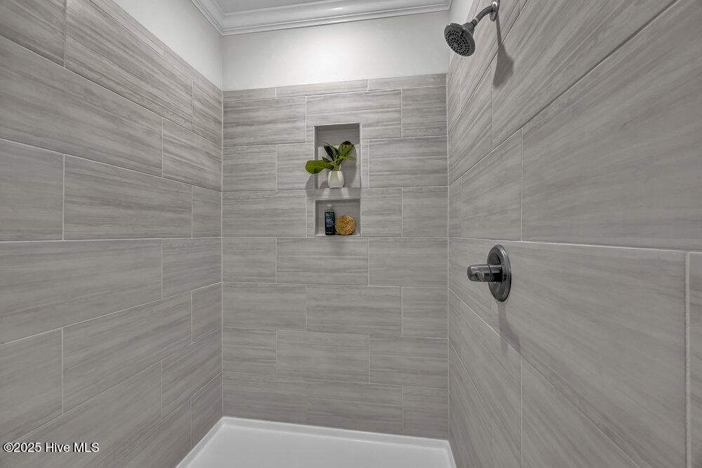 100517881 | Photo 16