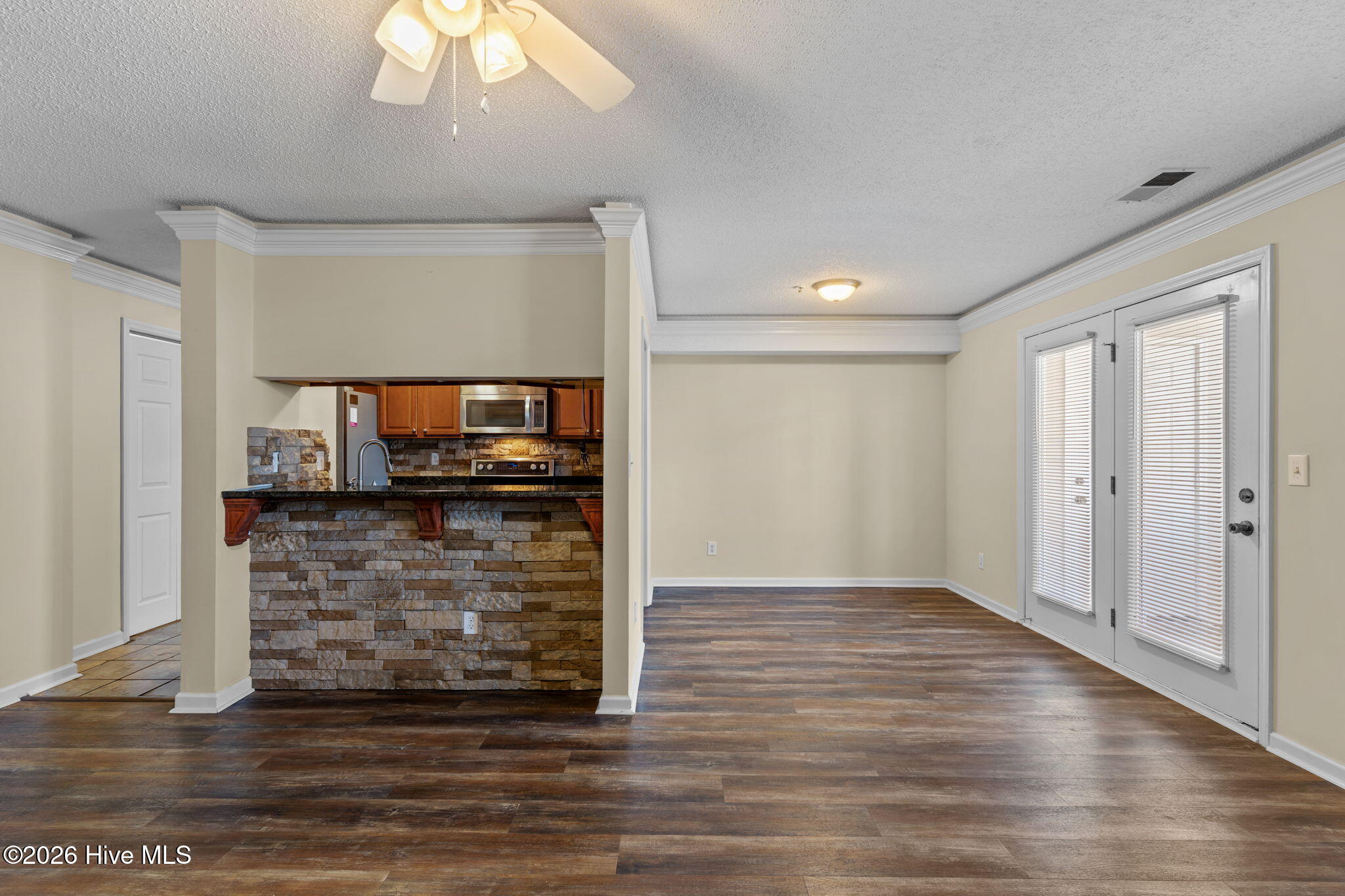 100560548 | Photo 14