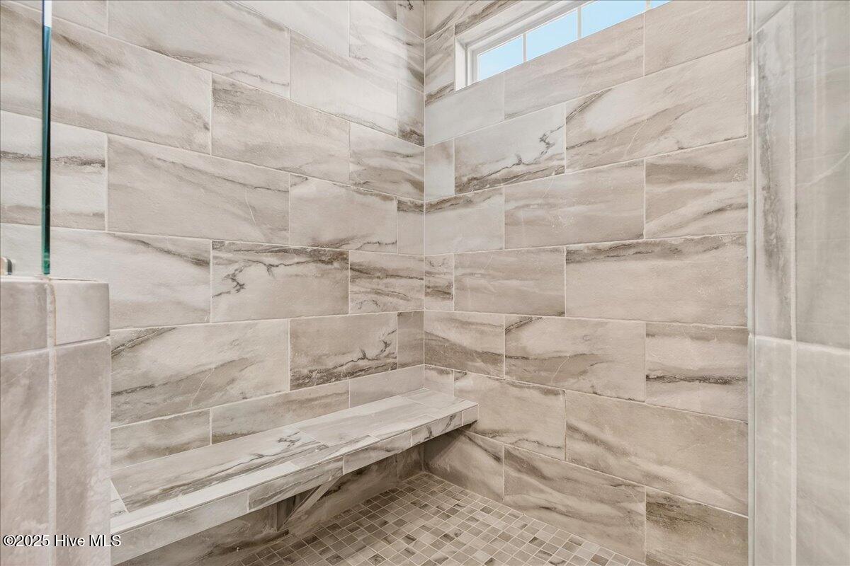 100541370 | Photo 33