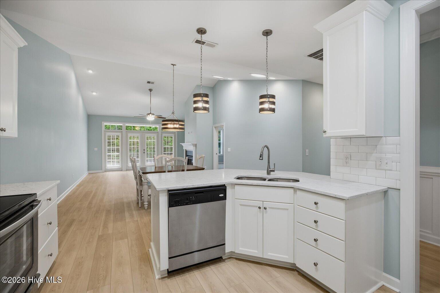 100568811 | Photo 11