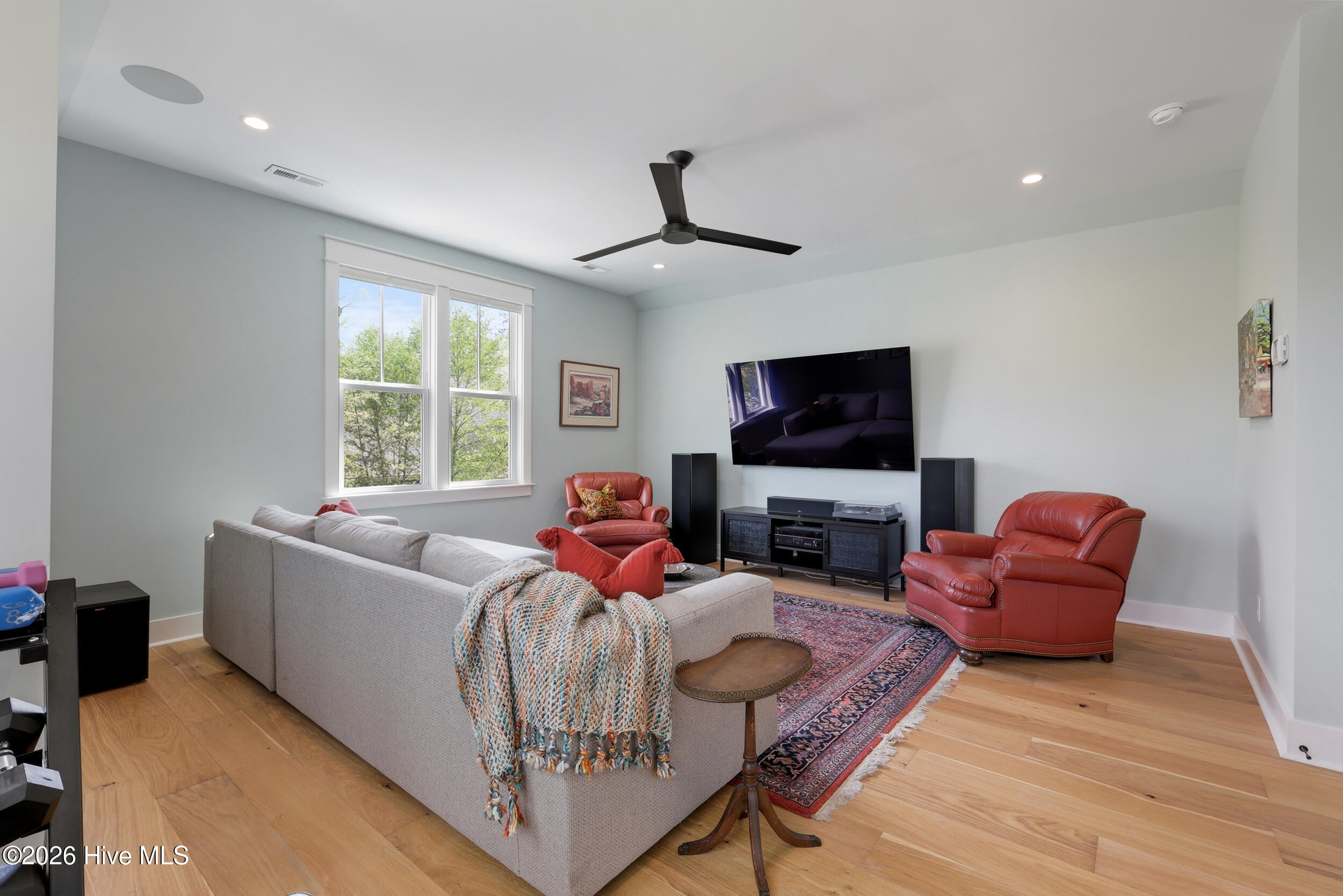 100566937 | Photo 57