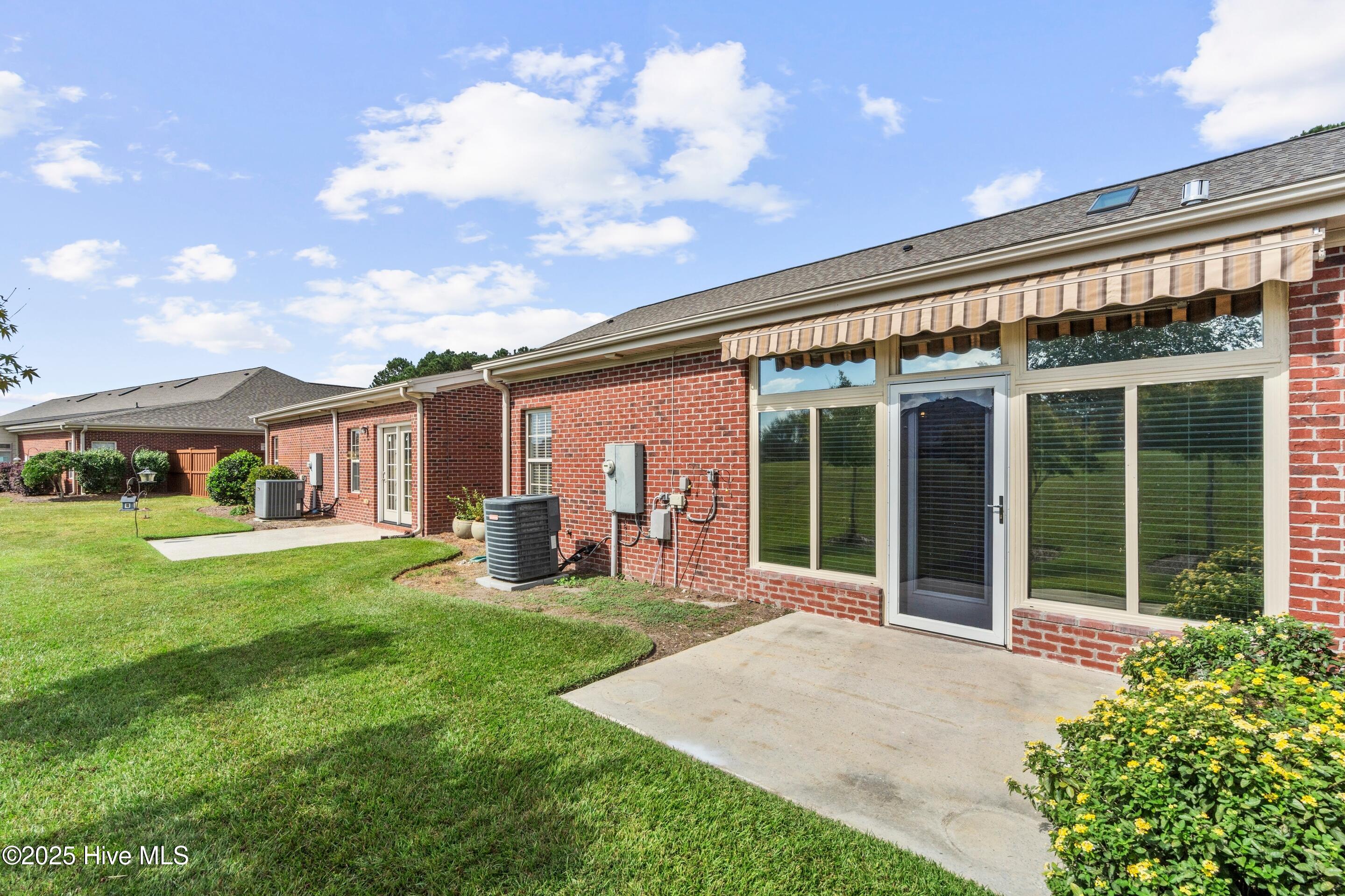 100536985 | Photo 35