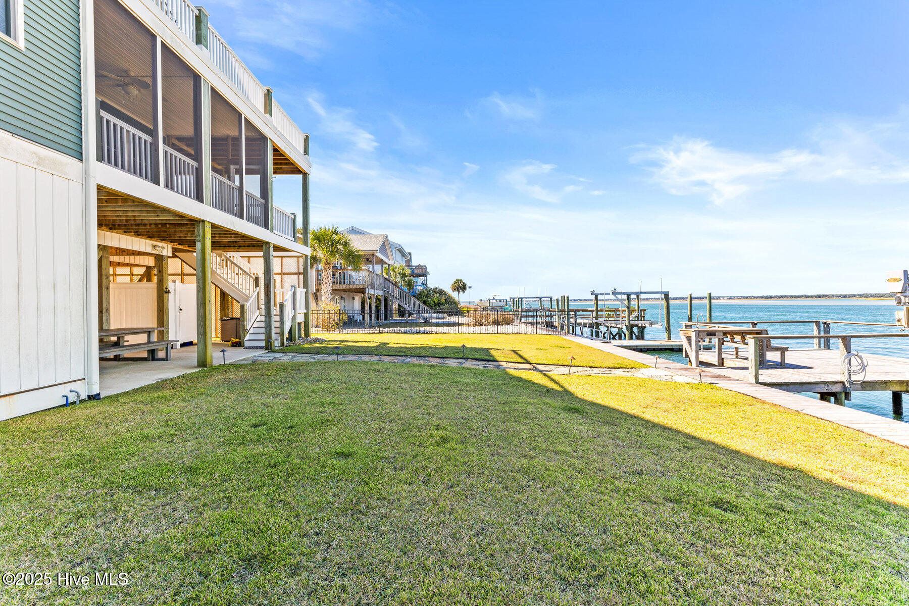 100538043 | Photo 47