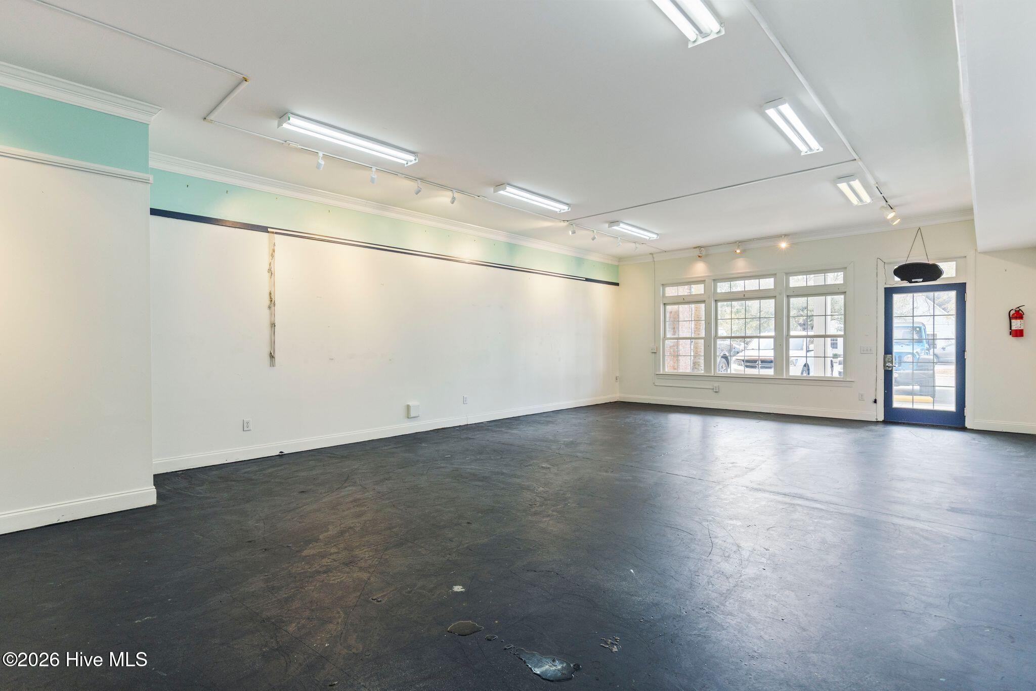 100550657 | Photo 10