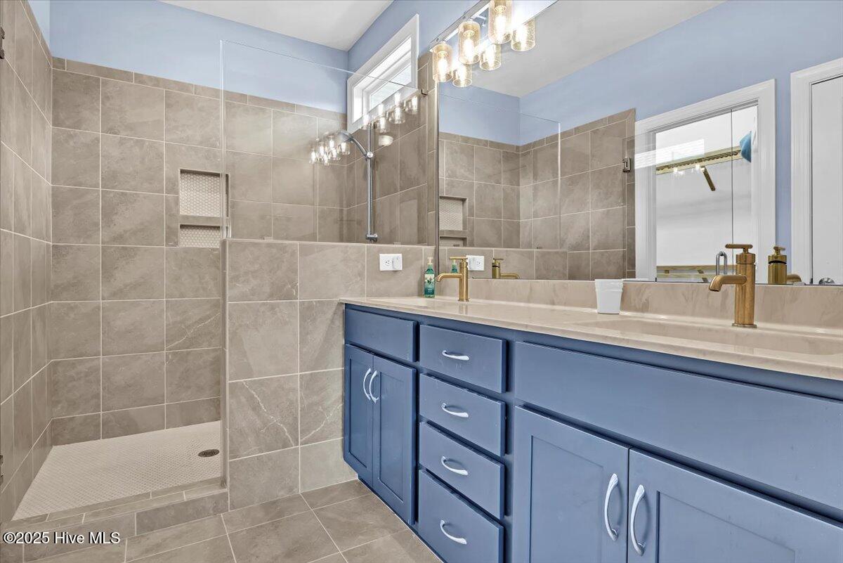 100530087 | Photo 21