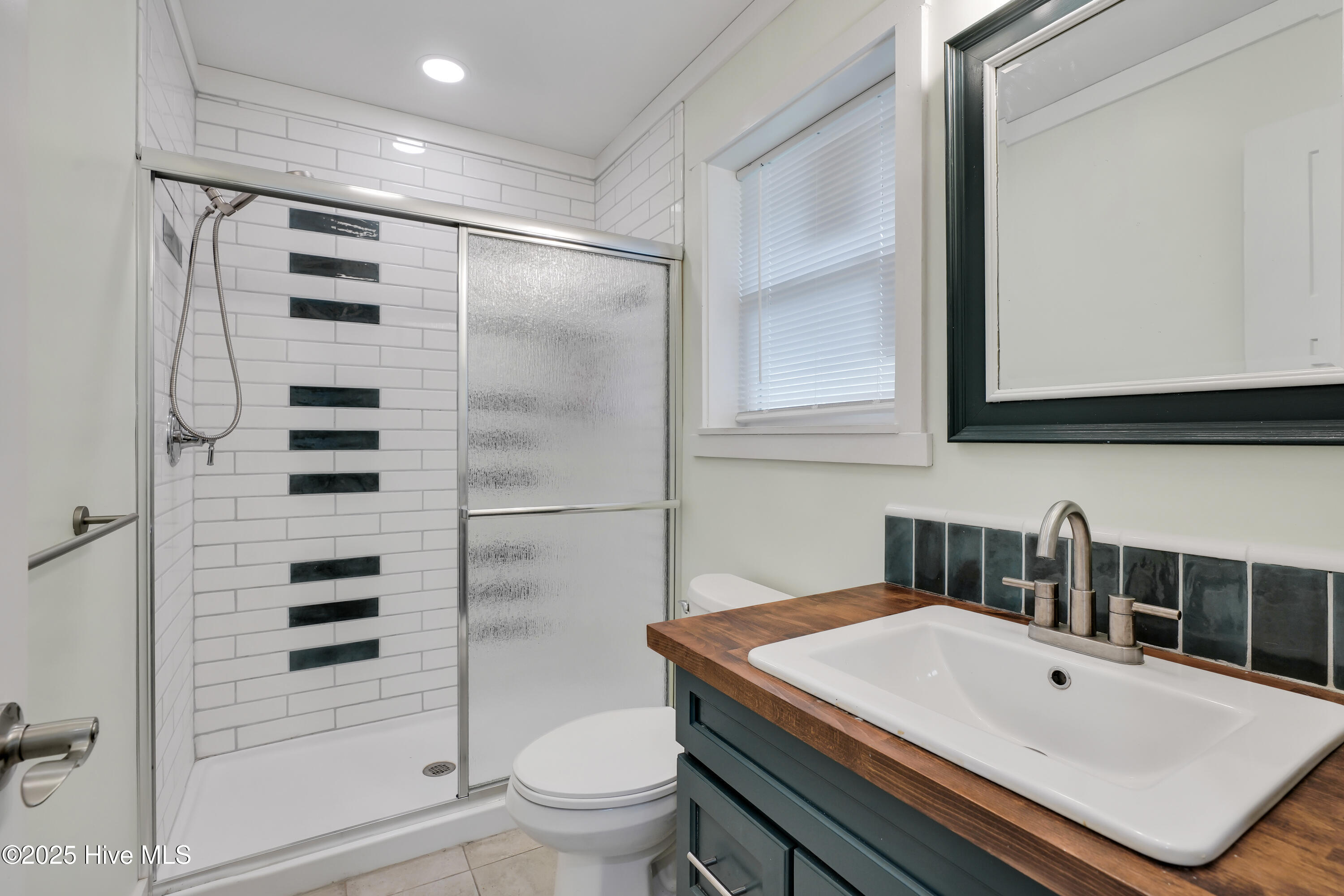 100530098 | Photo 33