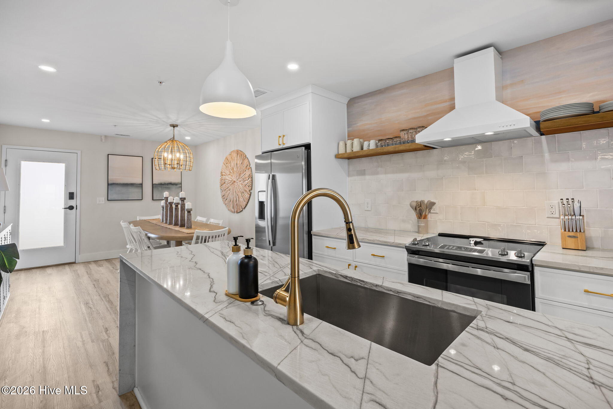 100566636 | Photo 10