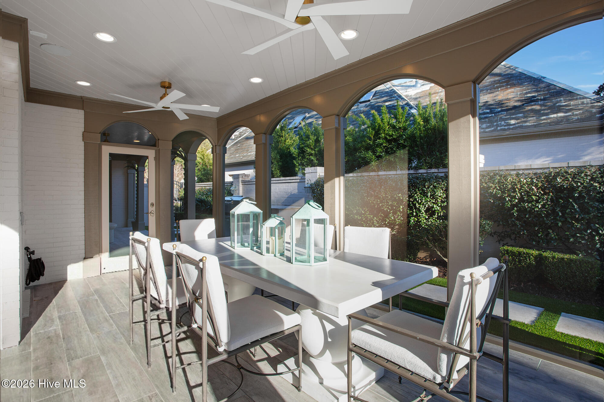 100552685 | Photo 40