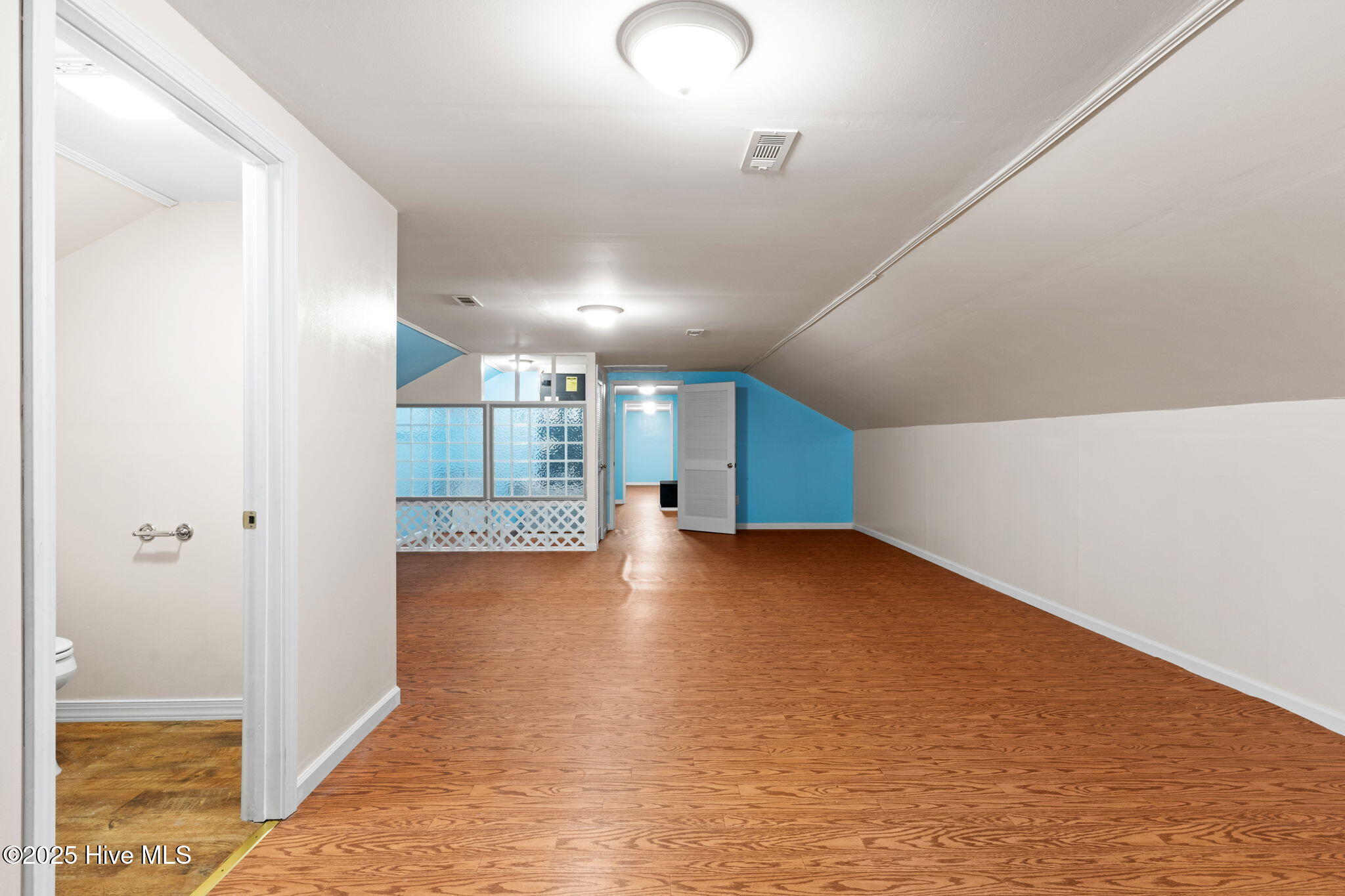 100526462 | Photo 50